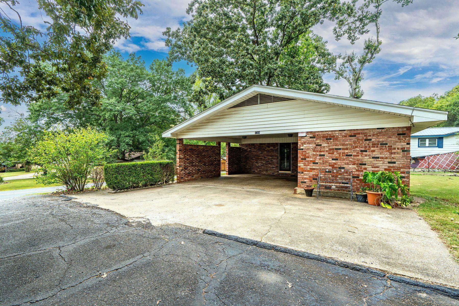 ARROWHEAD LAKE ESTATES 1 - Residential