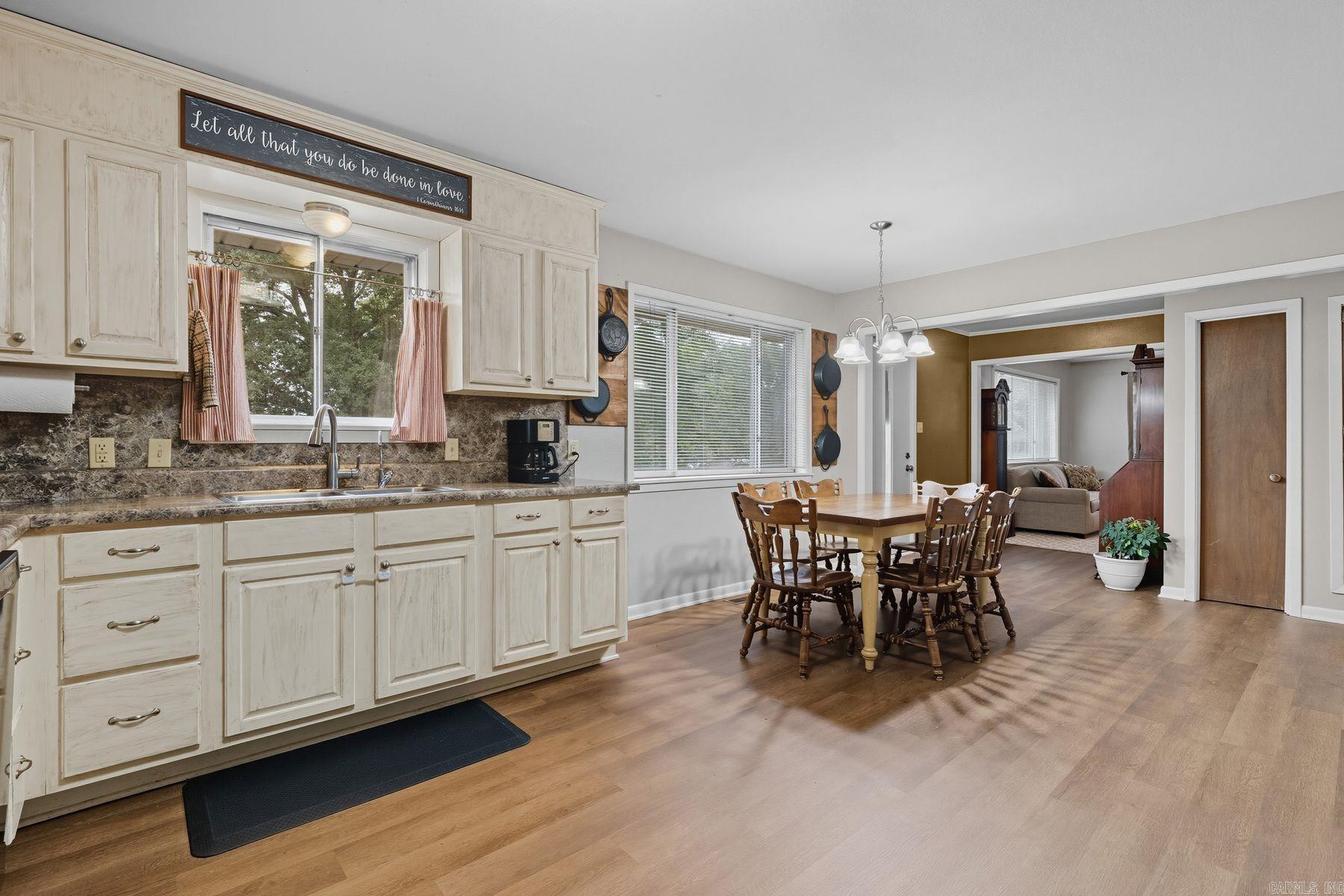 ARROWHEAD LAKE ESTATES 1 - Residential