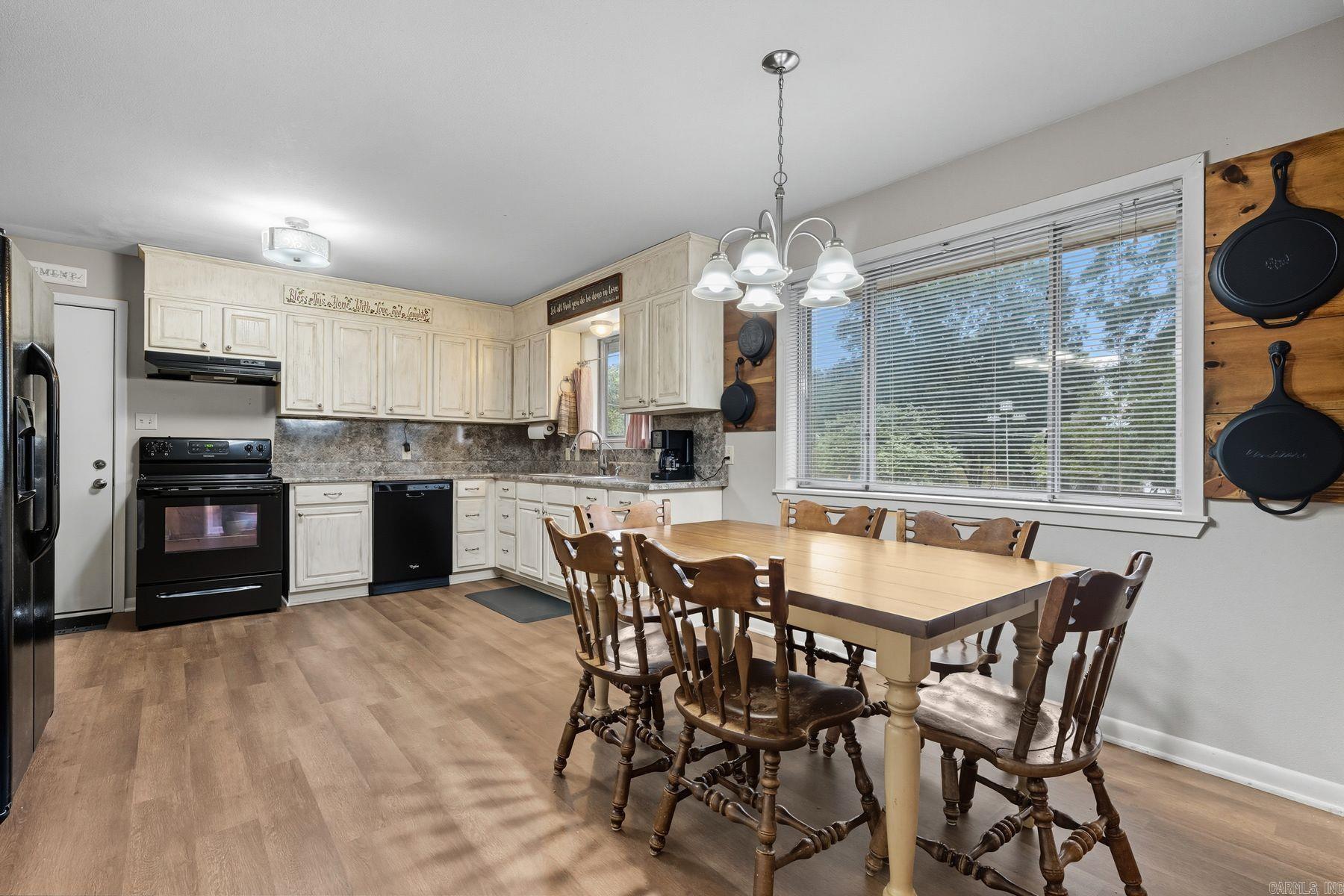 ARROWHEAD LAKE ESTATES 1 - Residential