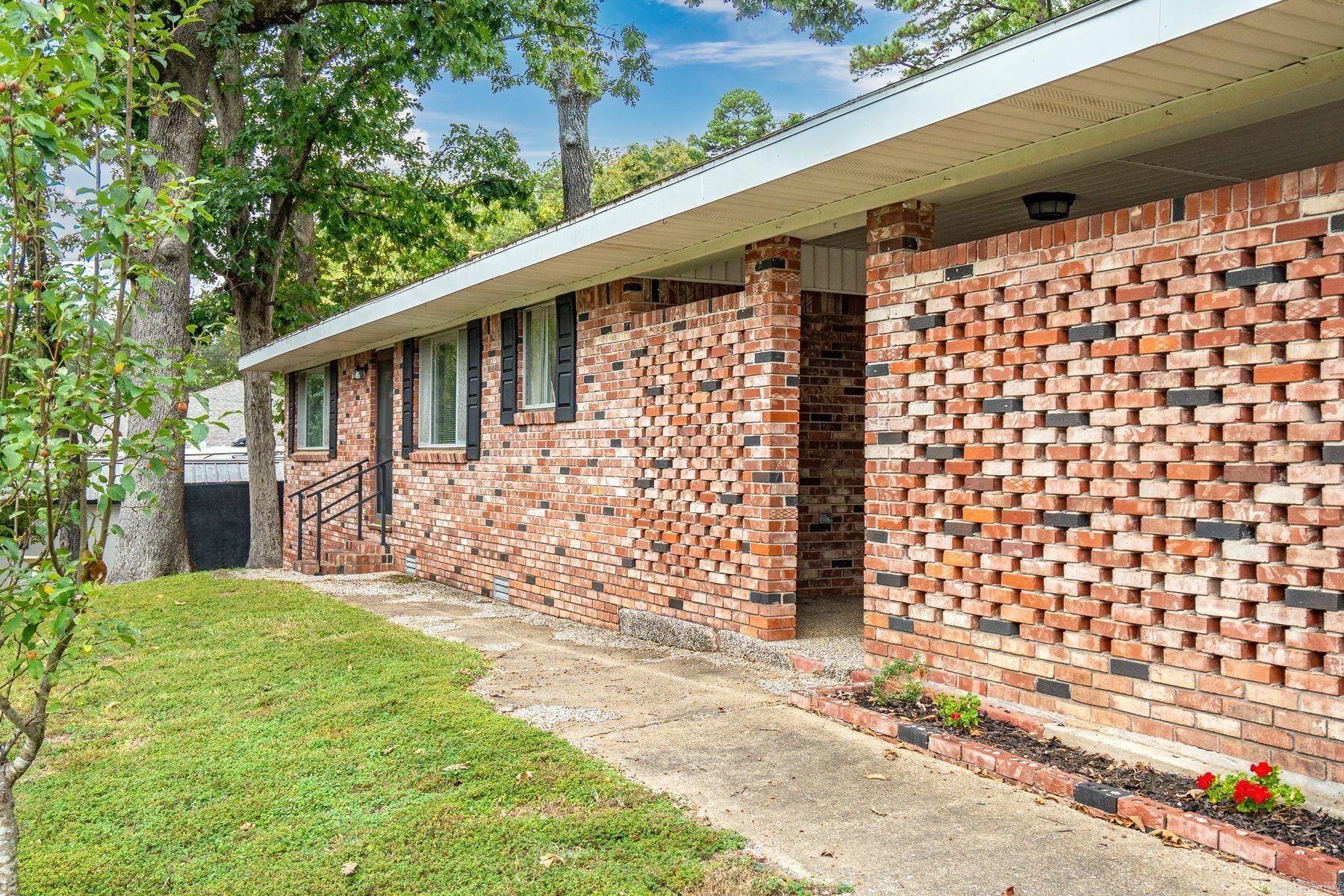 ARROWHEAD LAKE ESTATES 1 - Residential