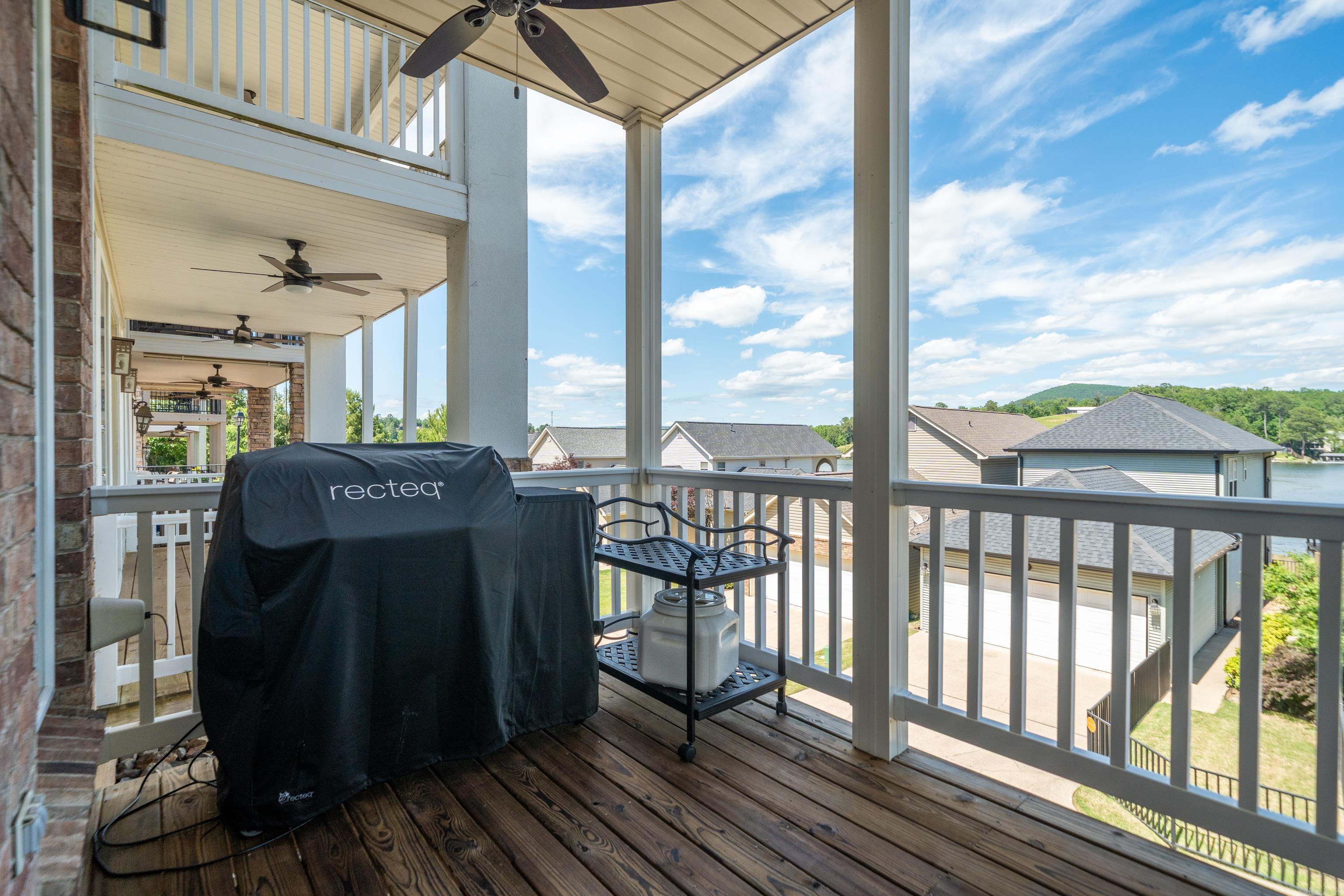 MAJESTIC LAKE VILLAGE TOWNHOMES - Residential