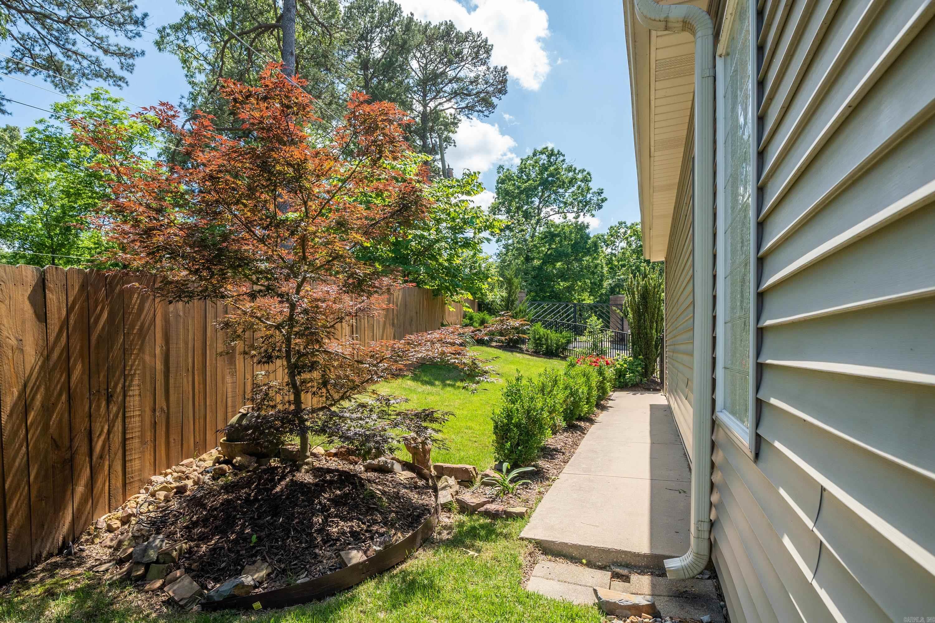 MAJESTIC LAKE VILLAGE TOWNHOMES - Residential