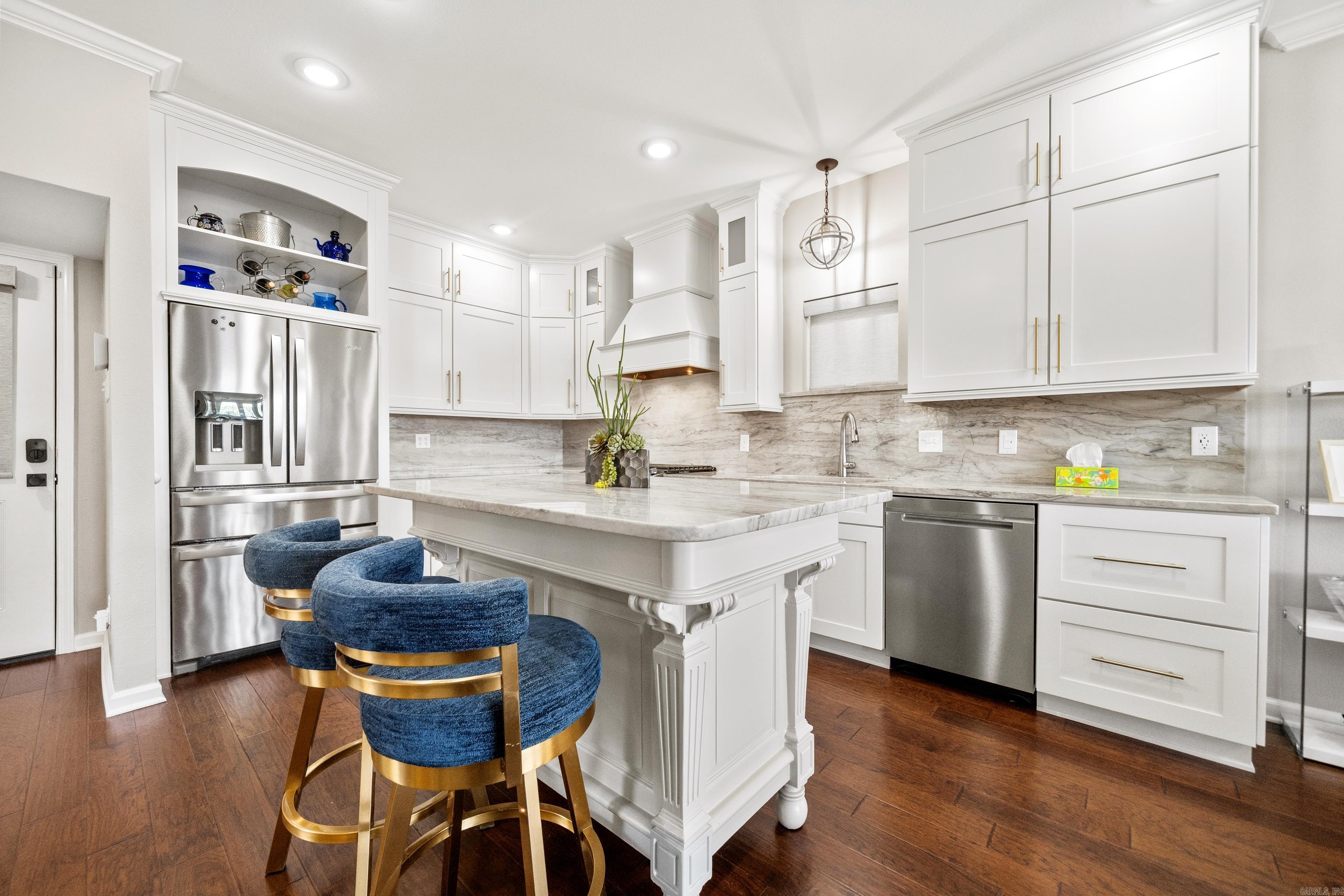 MAJESTIC LAKE VILLAGE TOWNHOMES - Residential