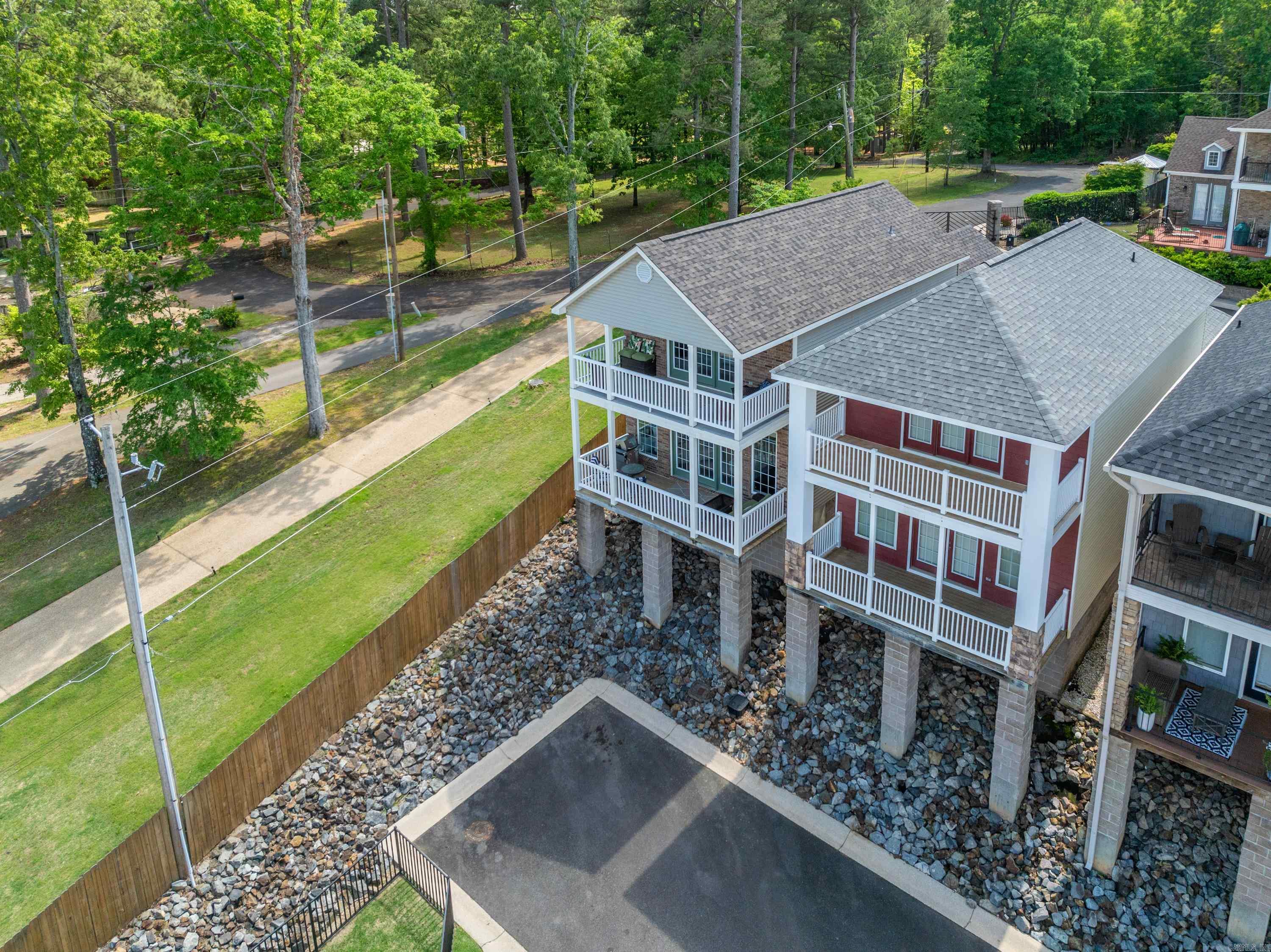 MAJESTIC LAKE VILLAGE TOWNHOMES - Residential
