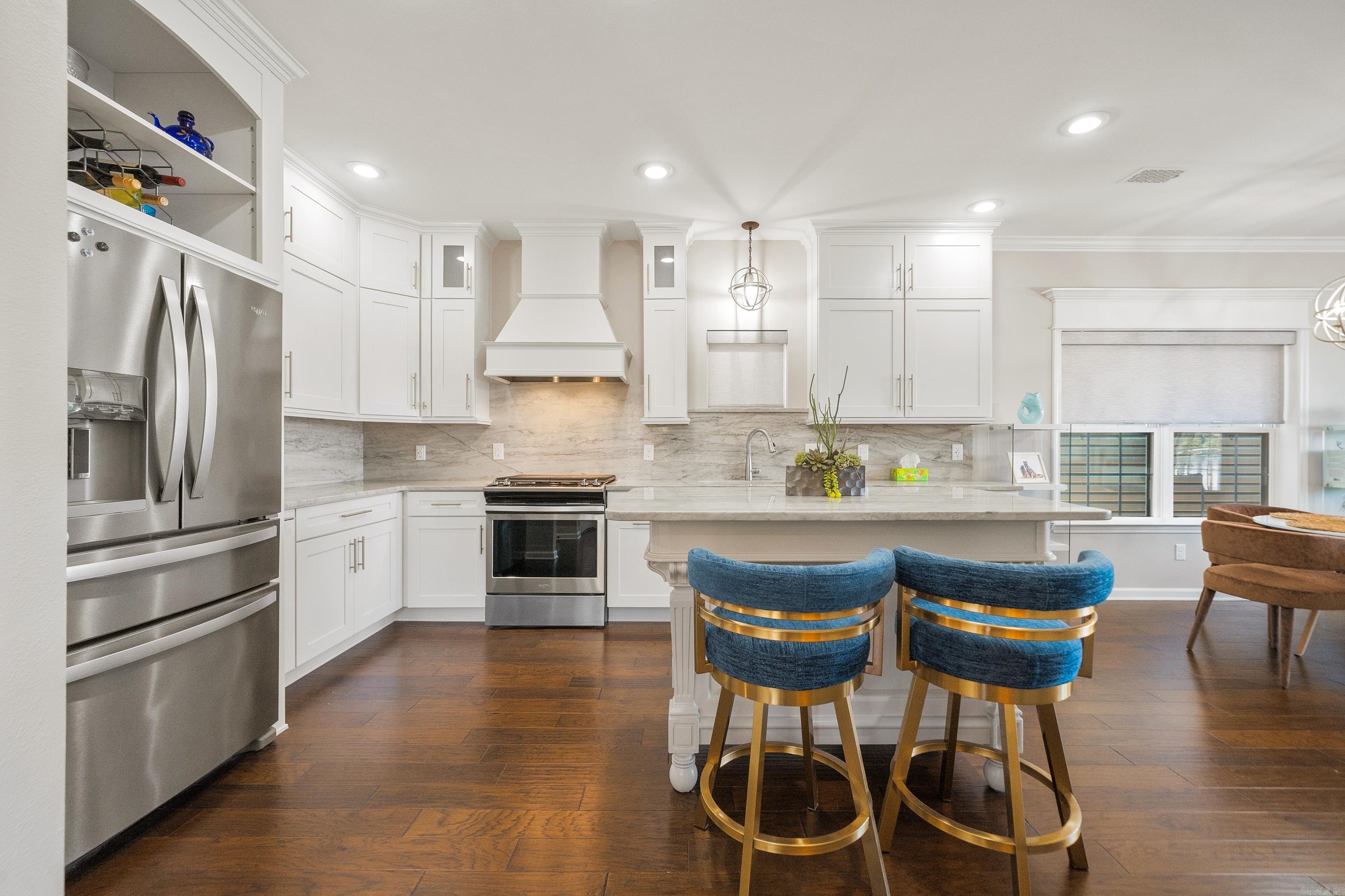 MAJESTIC LAKE VILLAGE TOWNHOMES - Residential