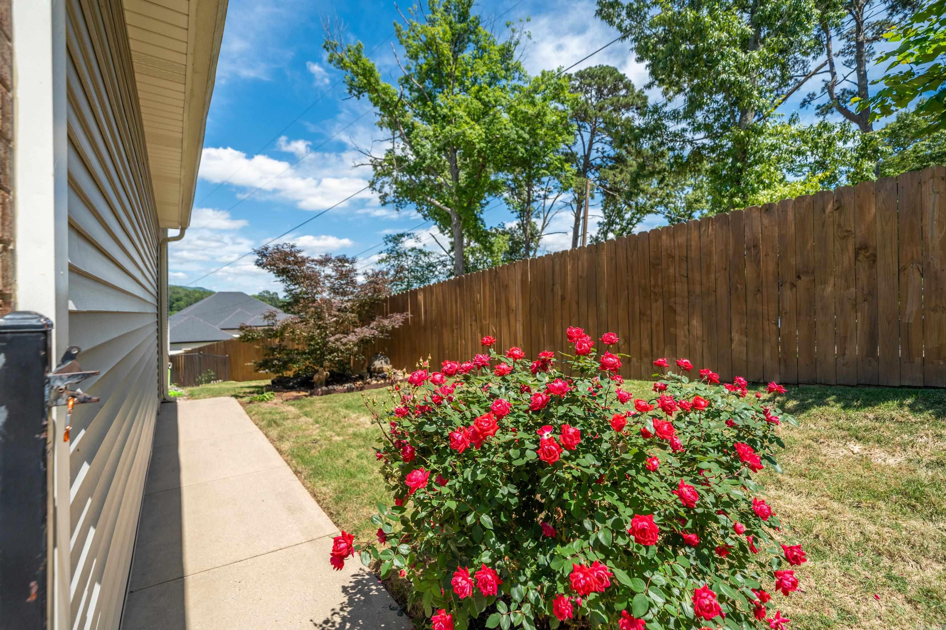 MAJESTIC LAKE VILLAGE TOWNHOMES - Residential