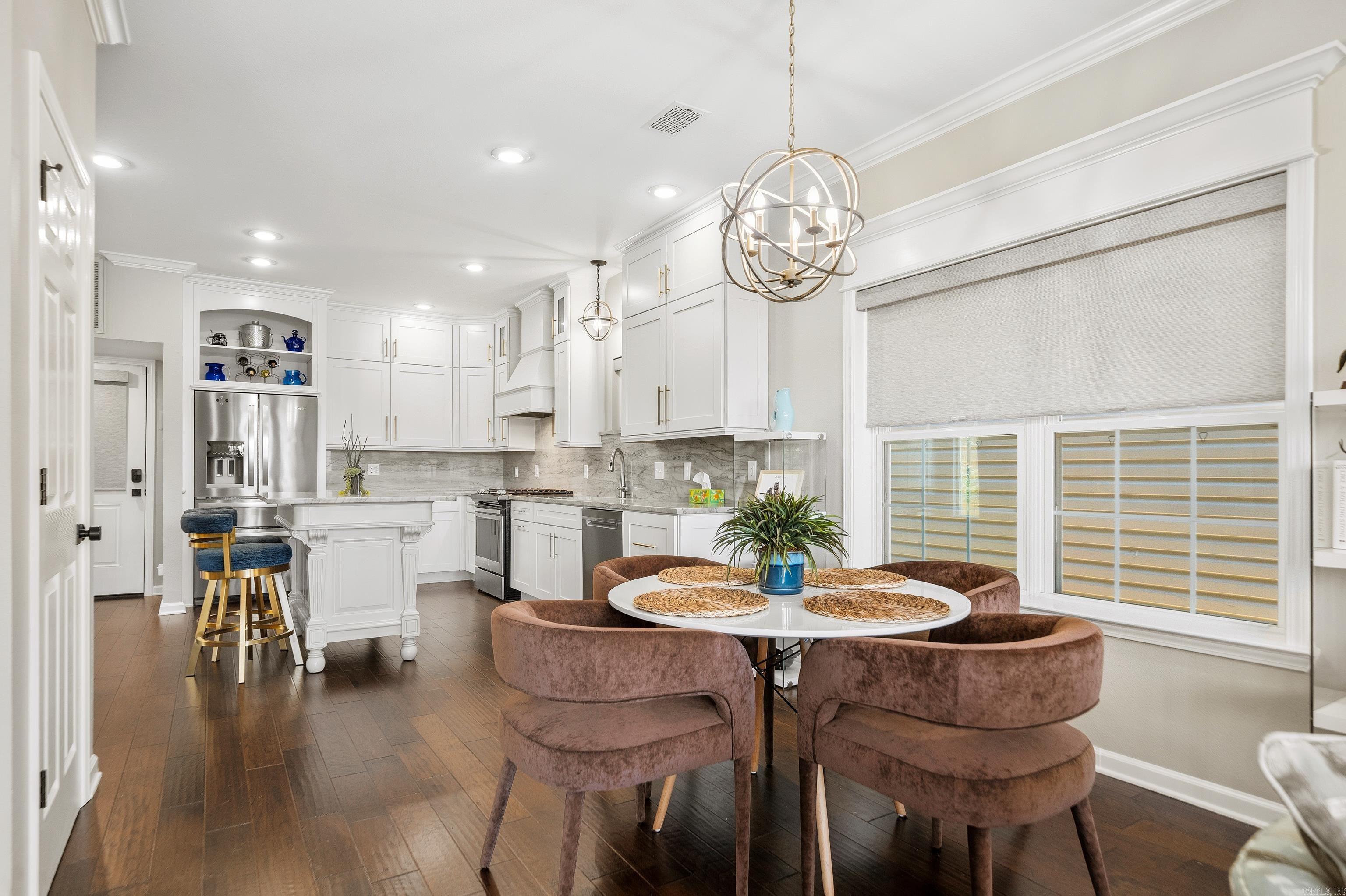 MAJESTIC LAKE VILLAGE TOWNHOMES - Residential