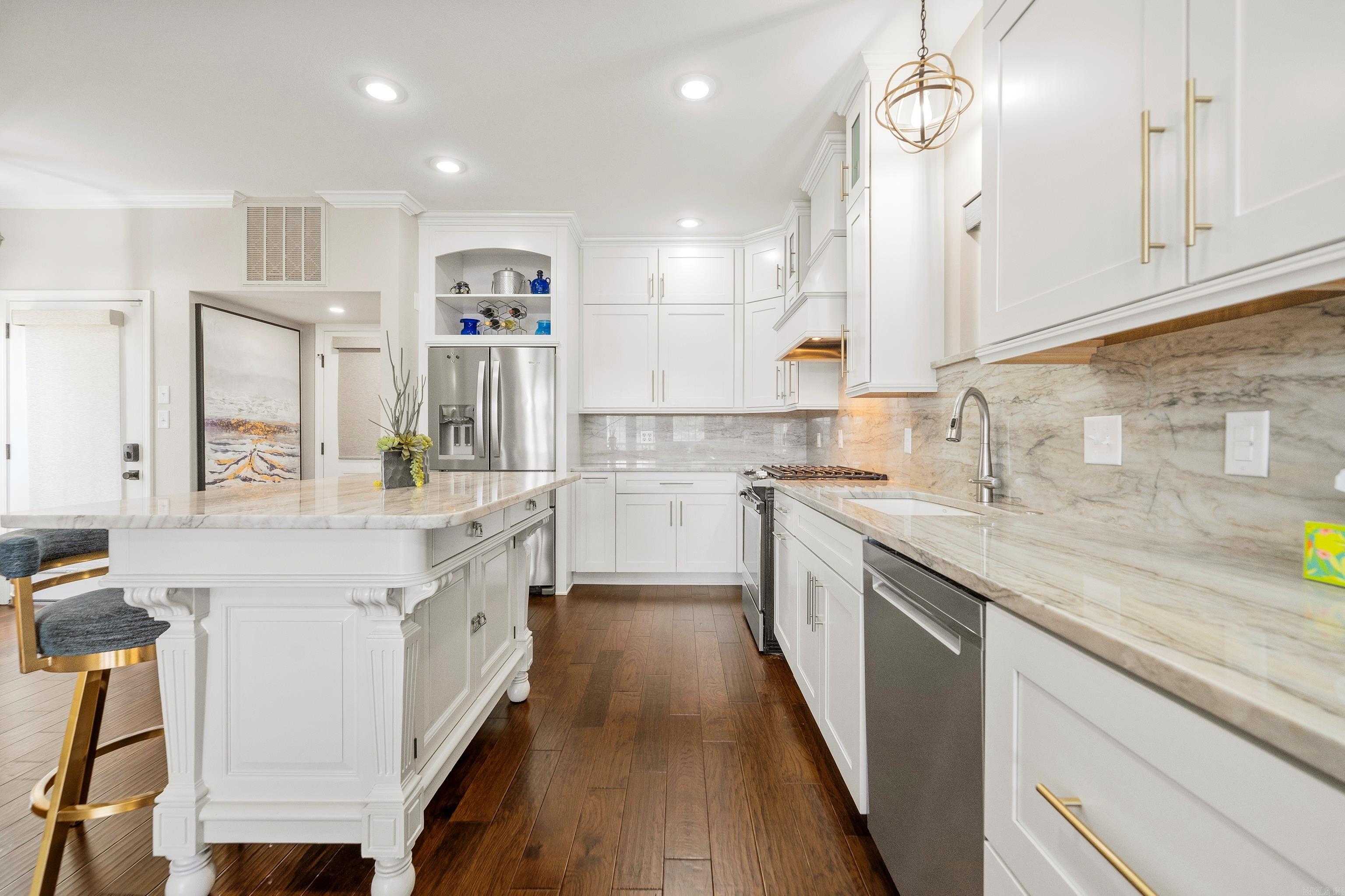 MAJESTIC LAKE VILLAGE TOWNHOMES - Residential