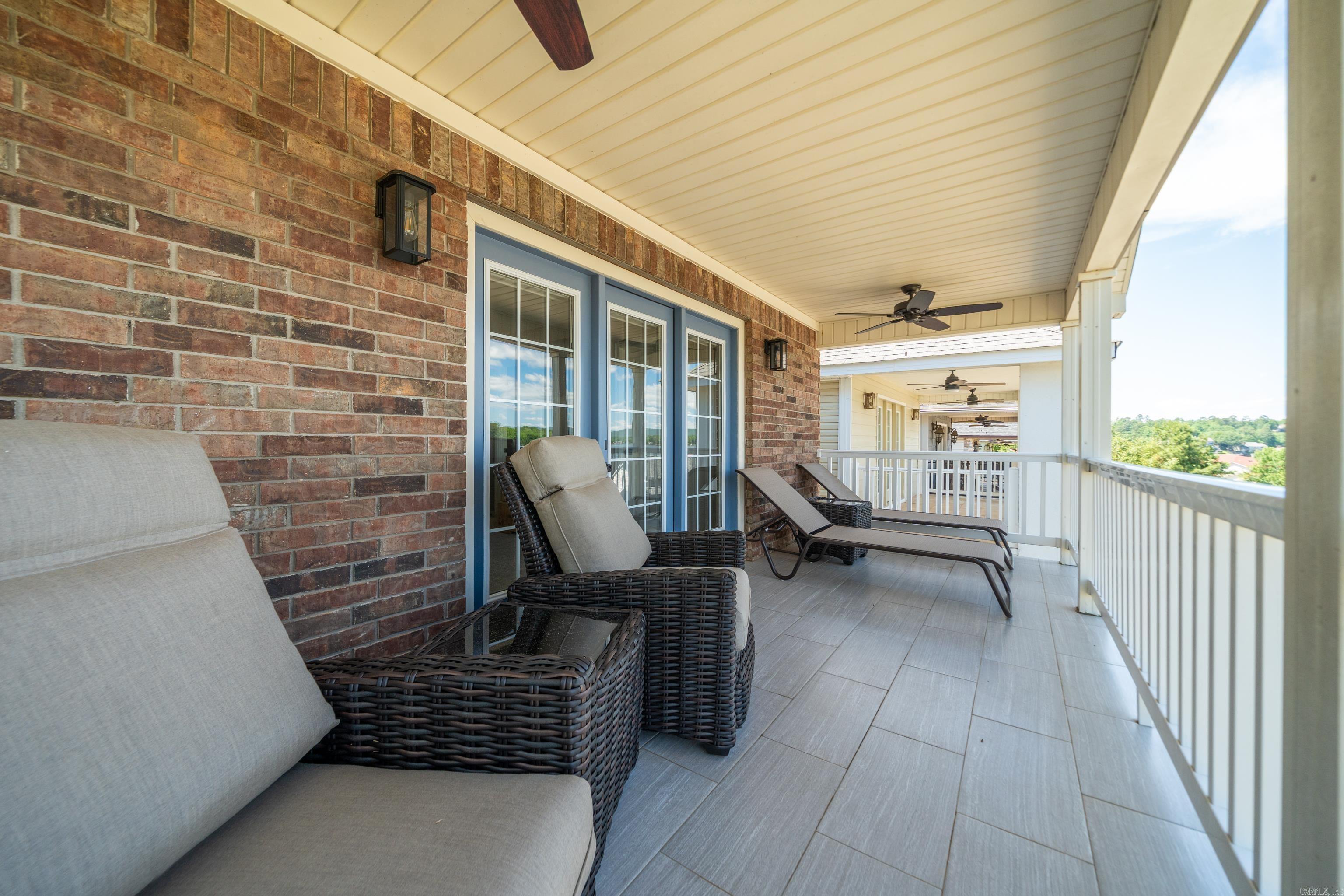 MAJESTIC LAKE VILLAGE TOWNHOMES - Residential