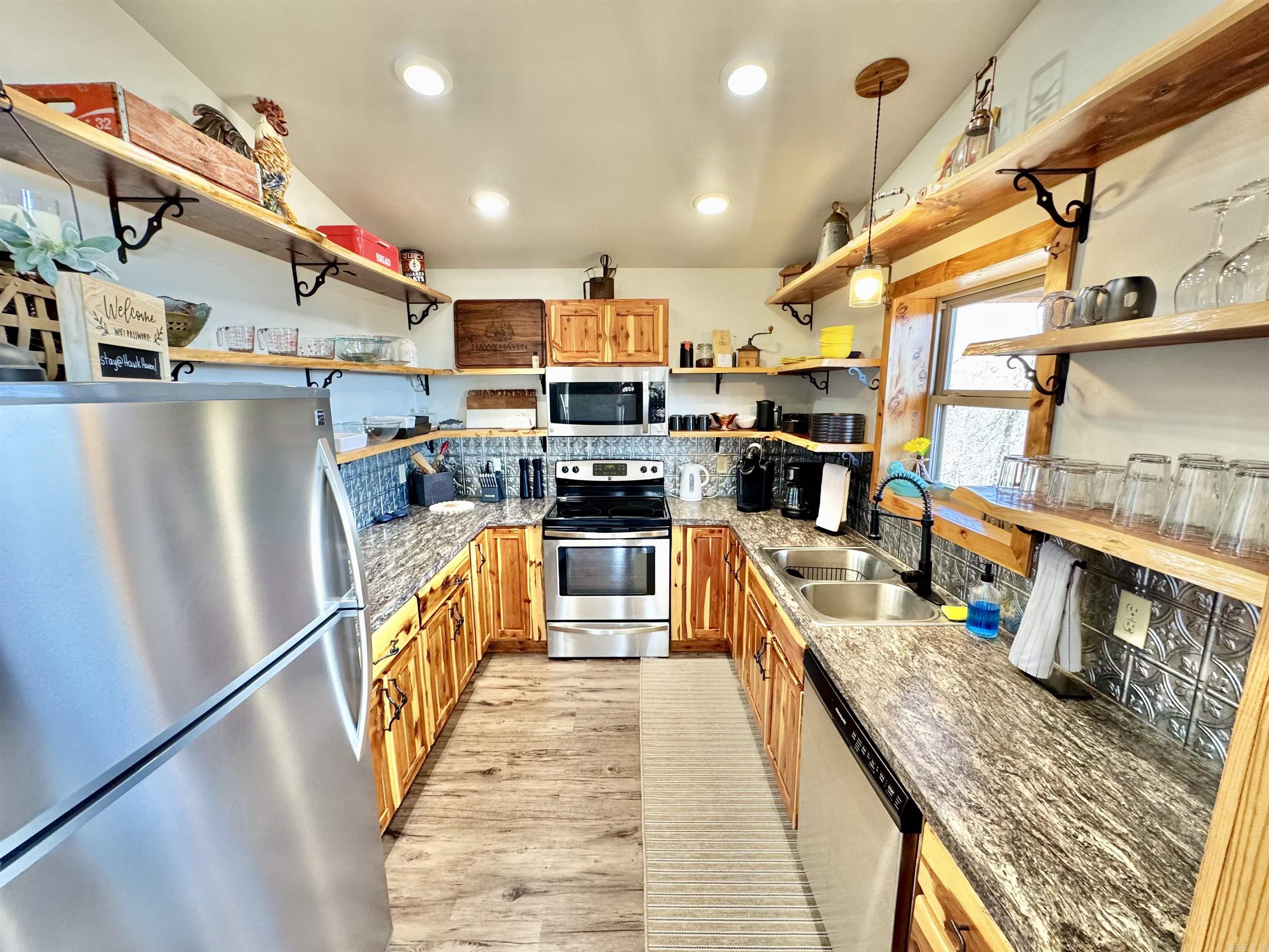 MOUNTAIN CREST - Residential
