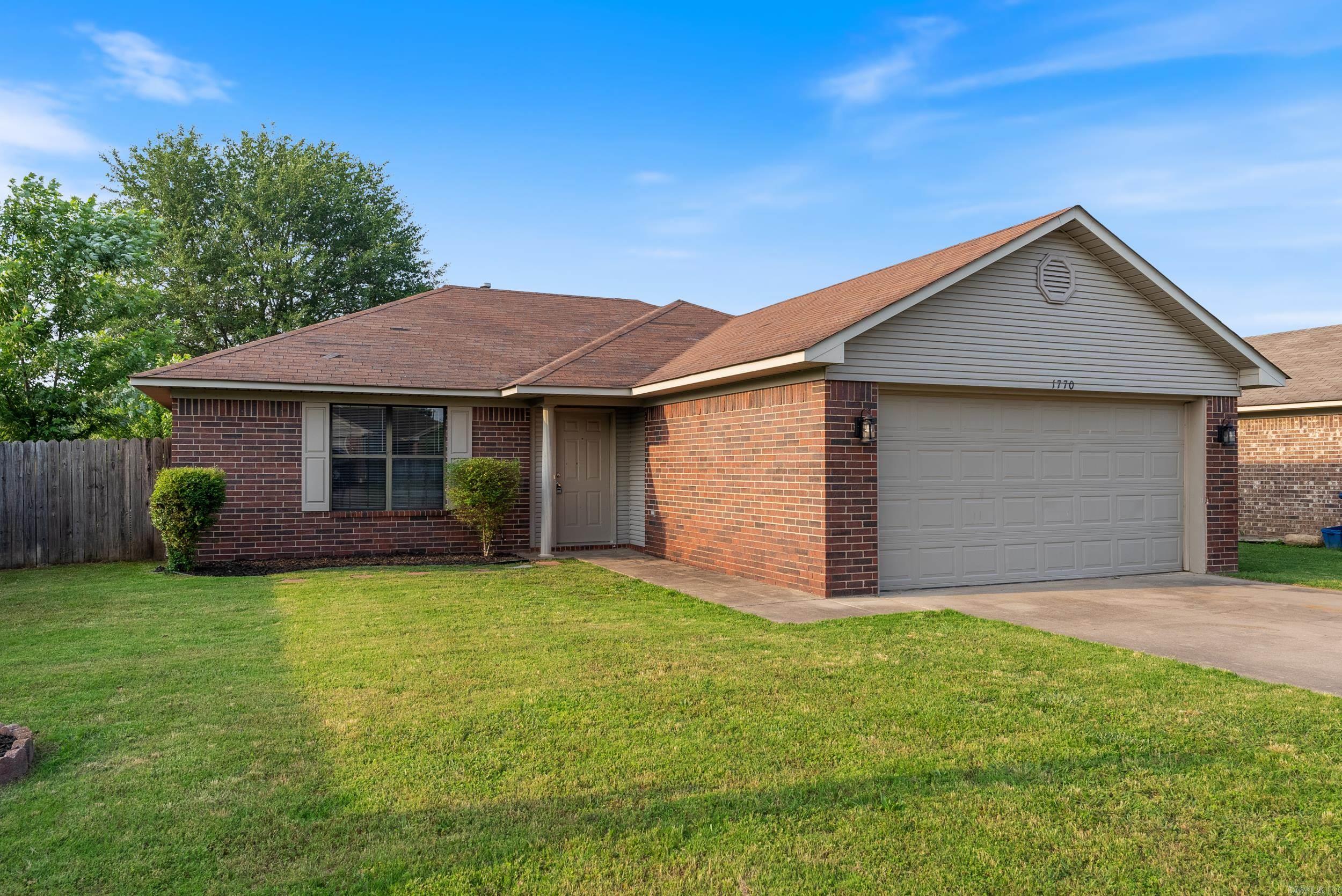Don’t miss this great 3 bed, 2 bath home in Copper Cove Subdivision! Featuring luxury vinyl flooring throughout, a walk-in laundry room, and a fenced-in backyard. Move-in ready with comfort and convenience!