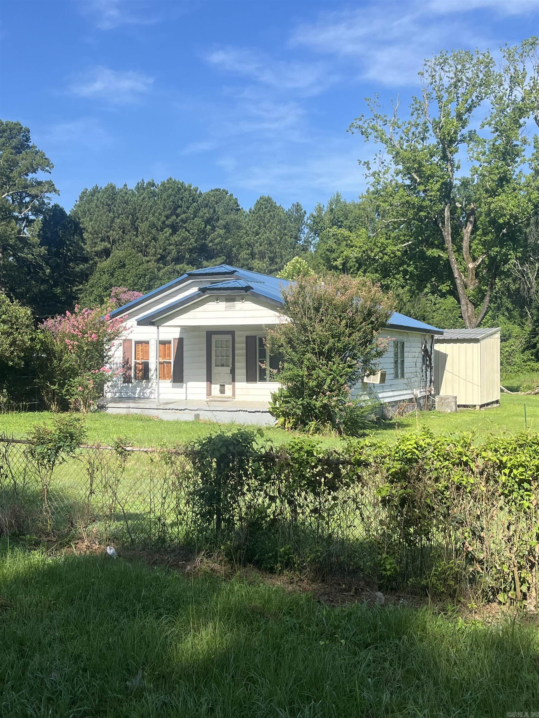 COMMERCIAL PROPERTY *** GREAT FOR ANY BUSINESS *** GOOD SOUND METAL ROOF *** 1.28 ACRES *** RIGHT ON ARCH STREET *** 2 METAL BUILDINGS DO NOT CONVEY