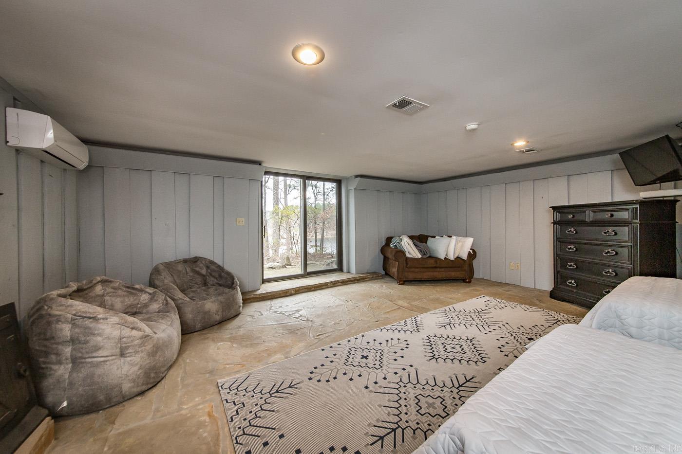 TWIN COVE ESTATES - LAKE - Residential