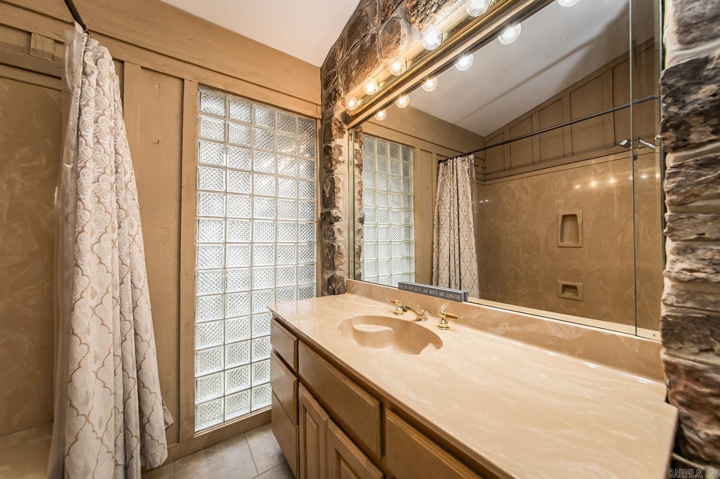 TWIN COVE ESTATES - LAKE - Residential