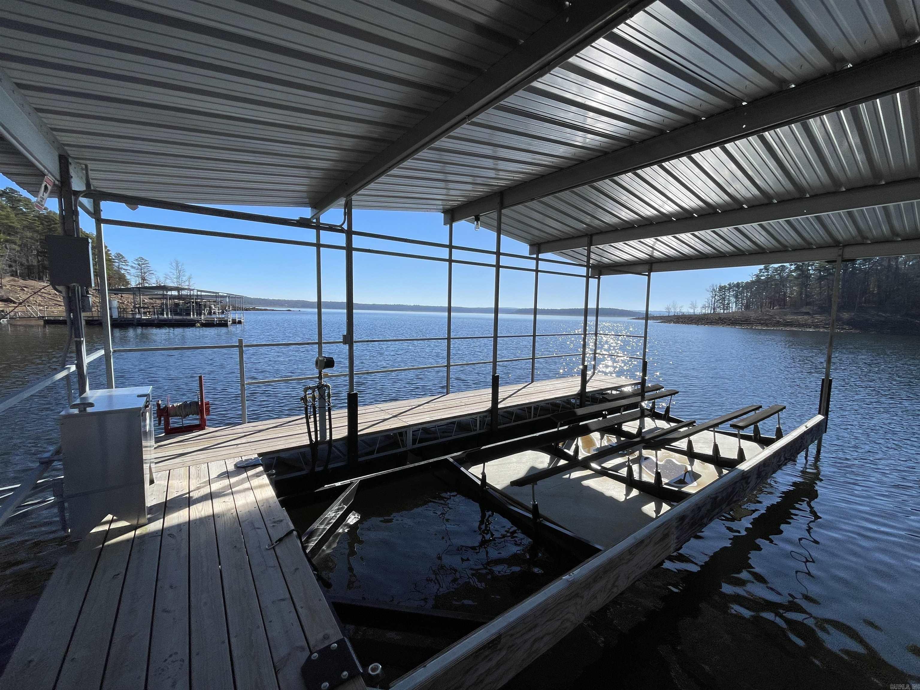 TWIN COVE ESTATES - LAKE - Residential