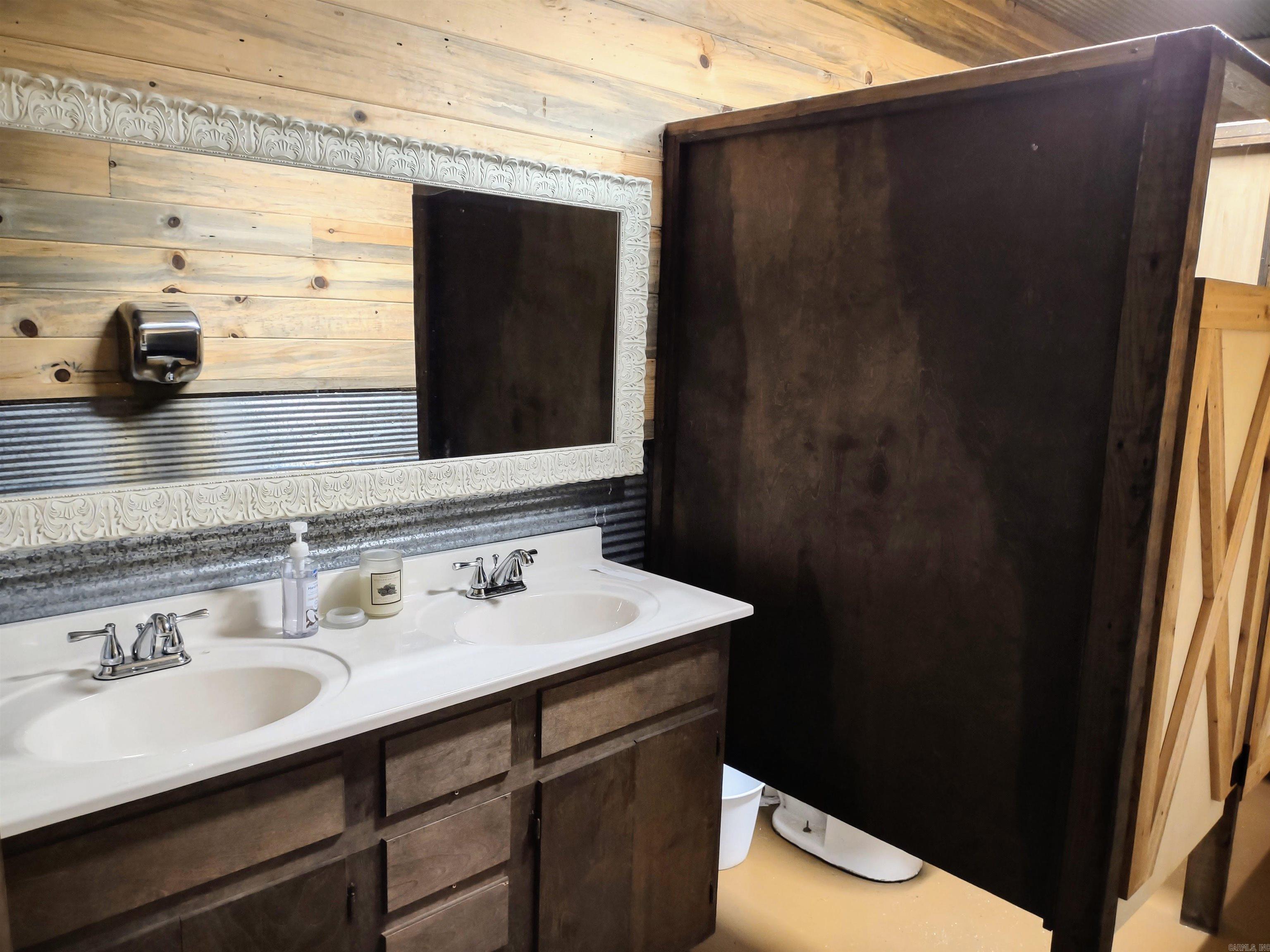 Metes & Bounds - Commercial Sale