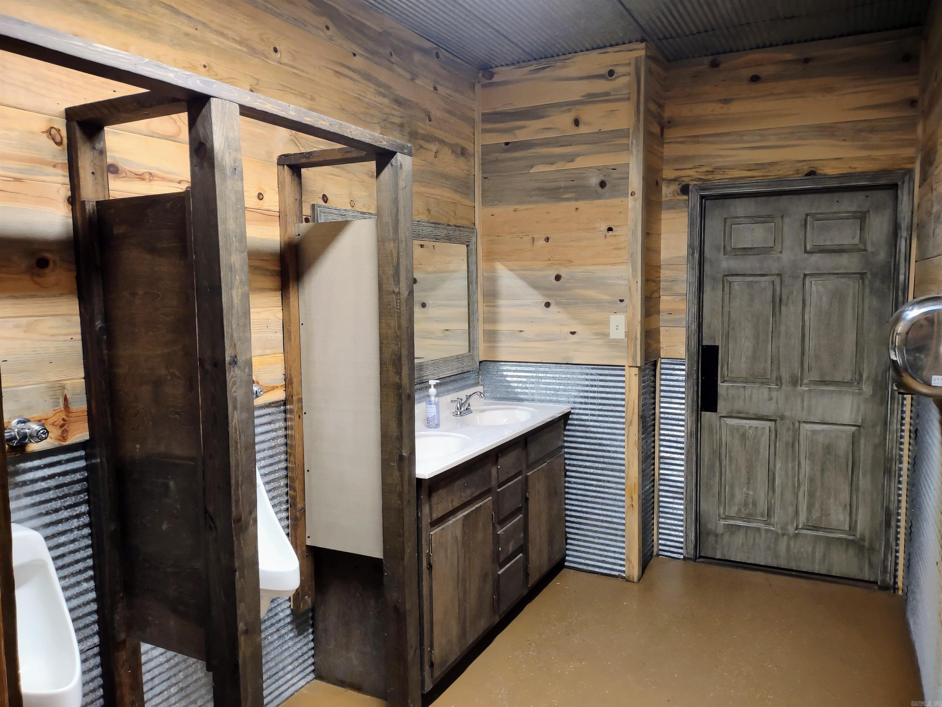 Metes & Bounds - Commercial Sale