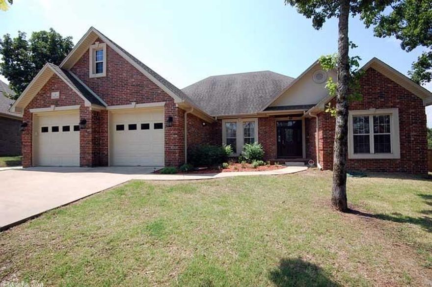 Nestled in a perfect culdesac,4 bed,2 bath,plus bonus room,entrance is inviting & flows into living room which offers a fireplace,10 foot ceilings & newly installed carpet,formal dining has hard wood floors & decorative trim work,master offers plenty of space w/onsuite double sink vanity,sep shower/jetted tub,& large walk in closet.Kitchen has been completely remodeled,new stained cabinets,SS counters,new glass tile backsplash,stainless steal app,newly stained deck,w/new hot tub,fence,& x-tra side storage