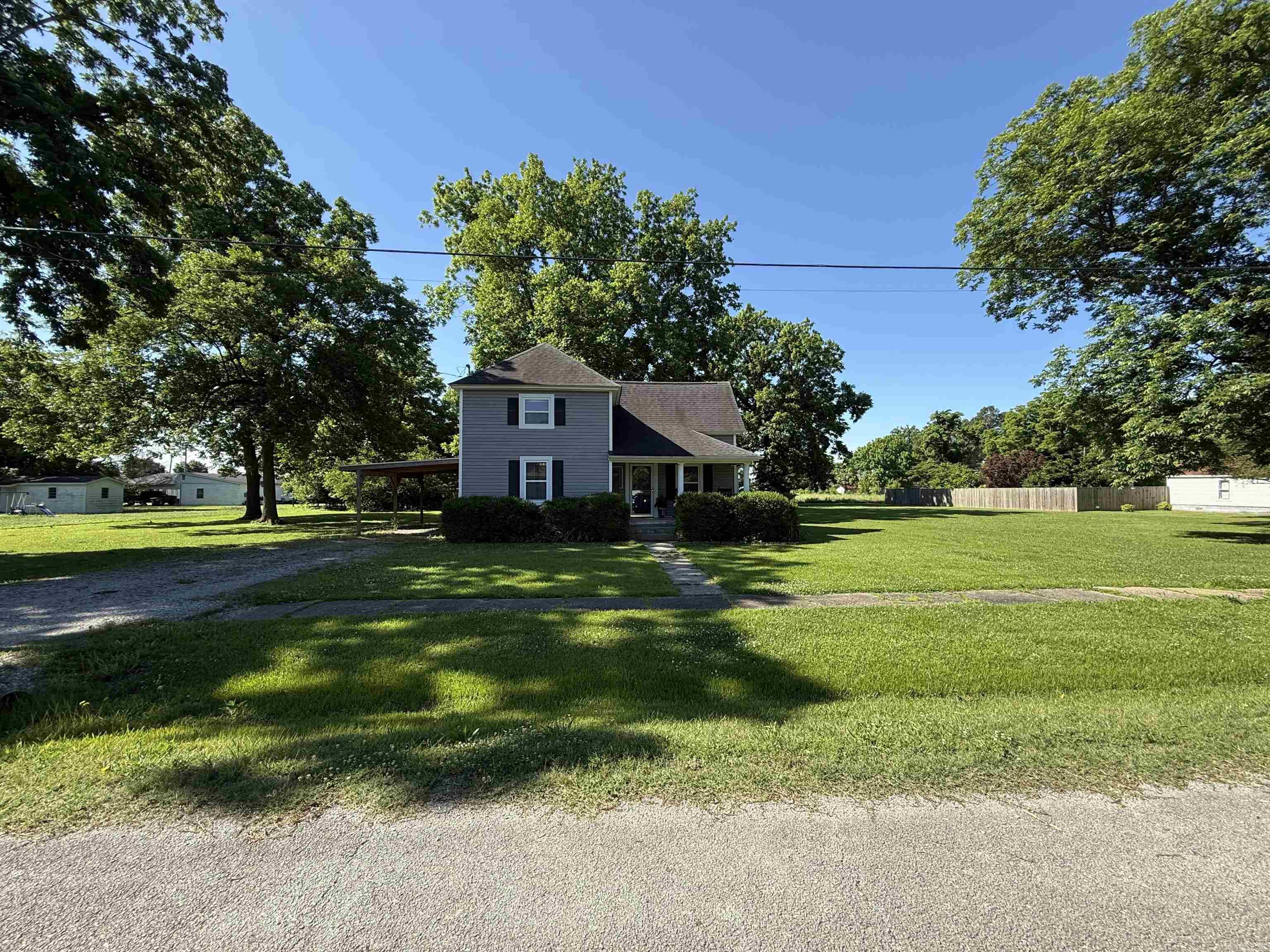 Located at 507 E. Bruce St., this charming 4 bedroom, 2.5 bathroom home offers 1,680 sqft of living space on a spacious 0.58 acre lot. Ideal for a growing family, the home features two upstairs bedrooms with a Jack and Jill bathroom and a huge backyard complete with a fire pit, perfect for entertaining.