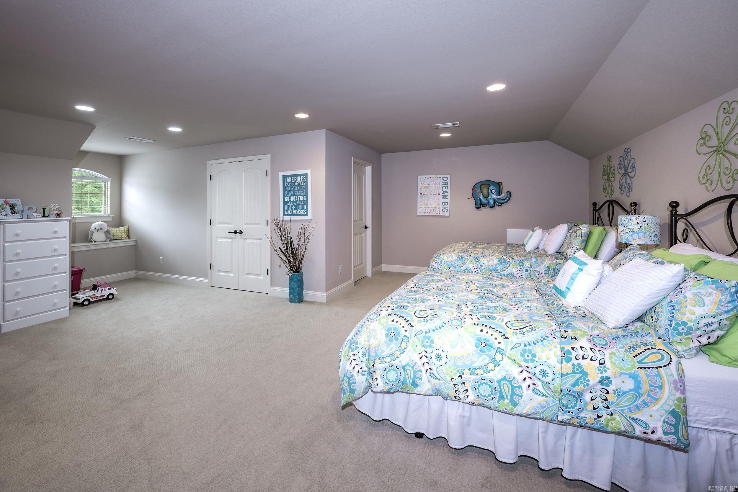 Oakridge Lake Estates - Residential