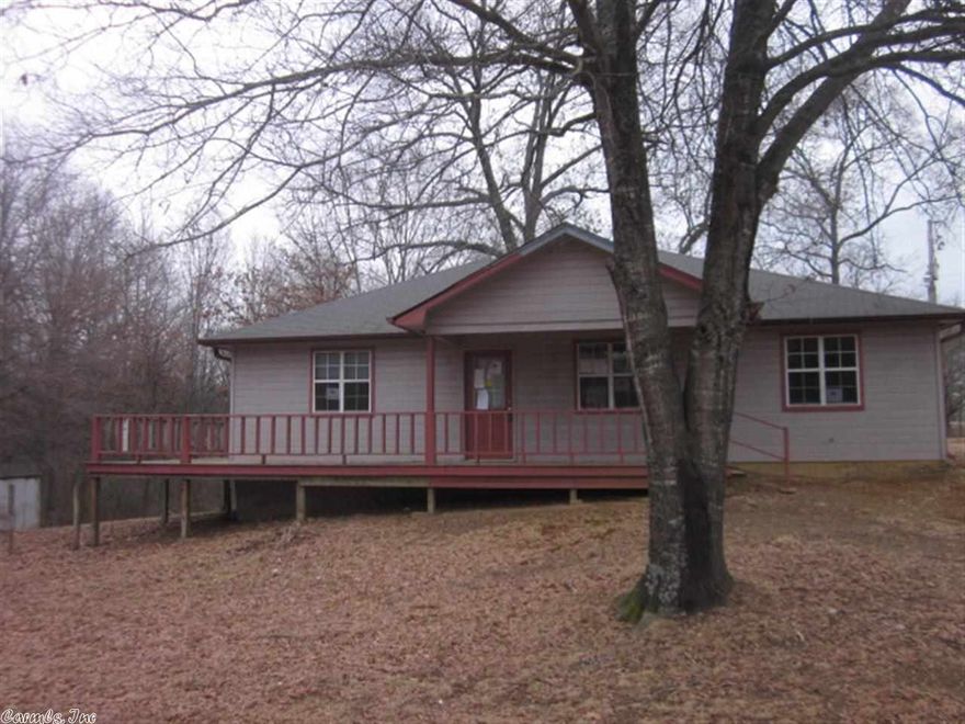 Great starter home with acreage. Open Floor plan. For special financing and incentives, seller requests potential buyers contact Chase Mortgage Banker, Jesse Crawford at 602.794.3588 or jesse.x.crawford@chase.com. NMLS#601249