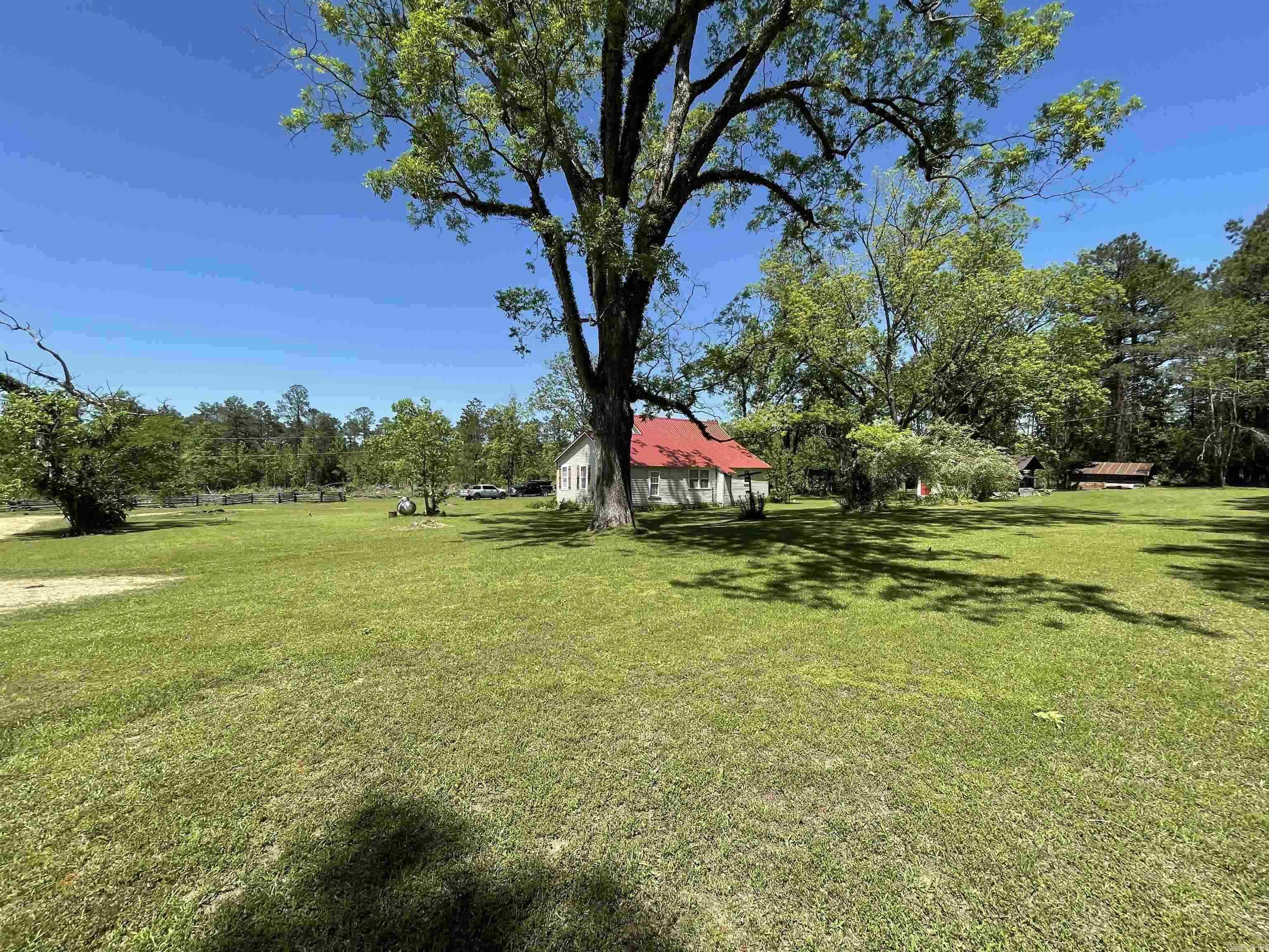 Come on out and see this cute farmhouse on EIGHTEEN acres!!! Convenient to Sheridan and Redfield.