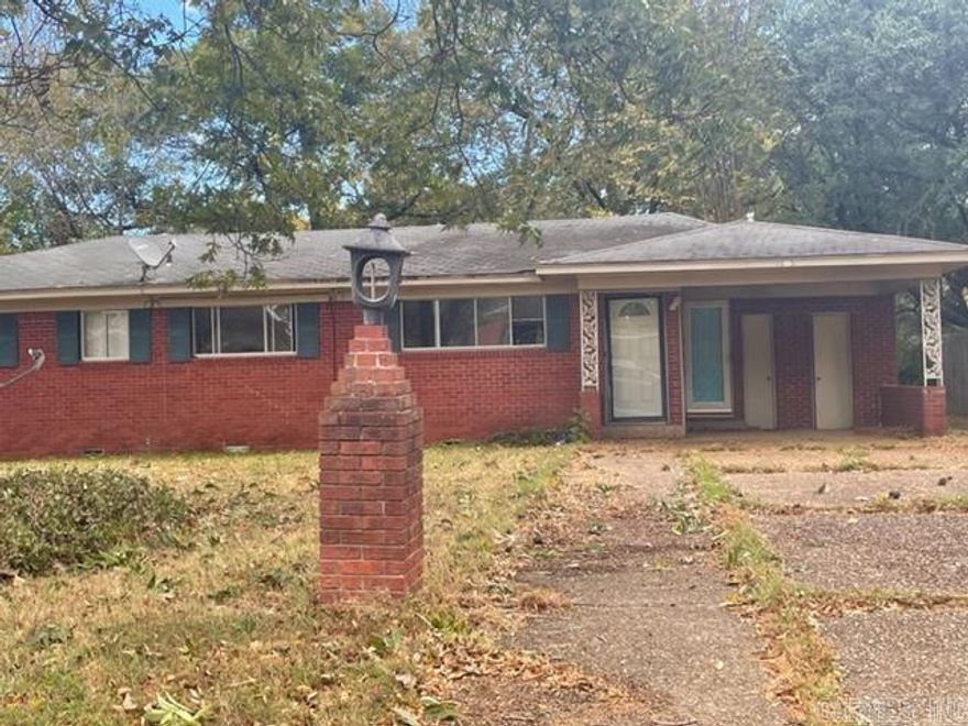 A cute home on west side of town ready to be tweeked and make a family home.  A brick patio out back.   Spacious den for family.  A new roof in 2023.  Take a look and make it yours