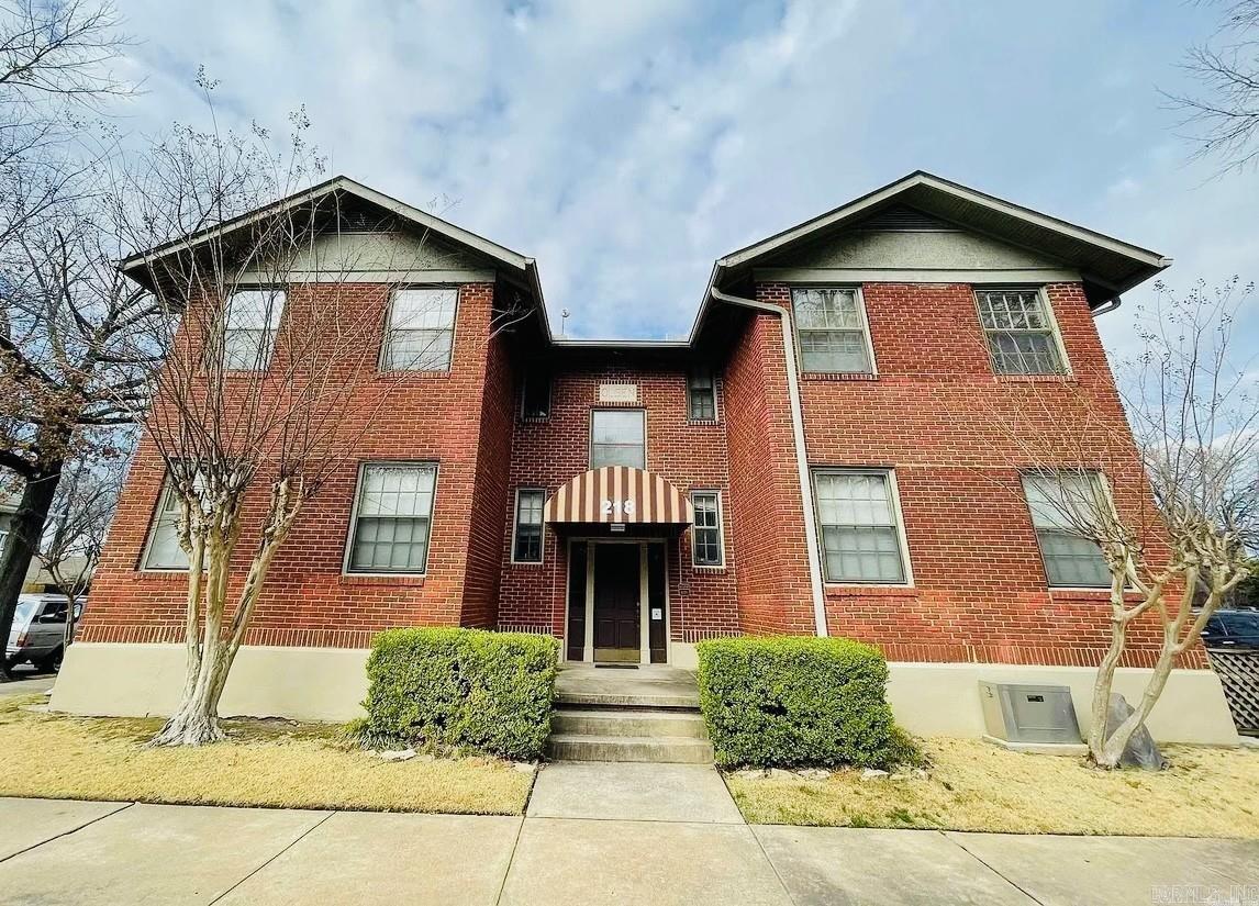 Beautiful Mid-Century apartment building in the heart of SOMA, Little Rock's most vibrant neighborhood. Appraised this year at $1,050,000. This building is fully rented. Just a short walk to some of Arkansas' most famous diners, dives, shopping & galleries, rental demand is extremely high for this area. It features hardwood floors and spacious floorplans that tenants really love. All common areas have been updated in the past two months. The basement apartment was completely remodeled, along with the laundry room. Washers and dryers offer small but some additional income. All tenants have dedicated parking in private parking lot. (Listing agent is not Owner nor has relation to ownership of property)