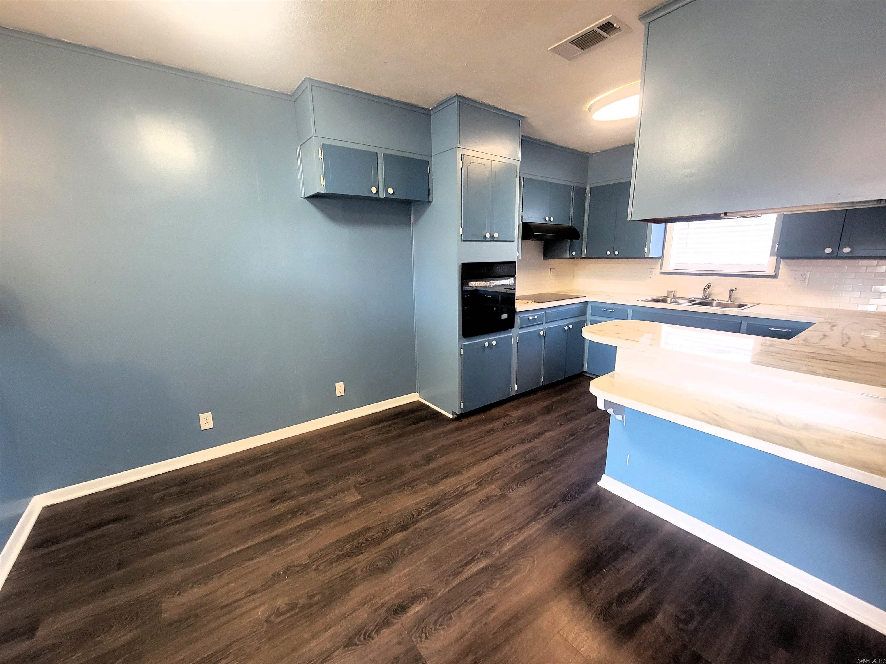 WESTERN HILLS - Residential