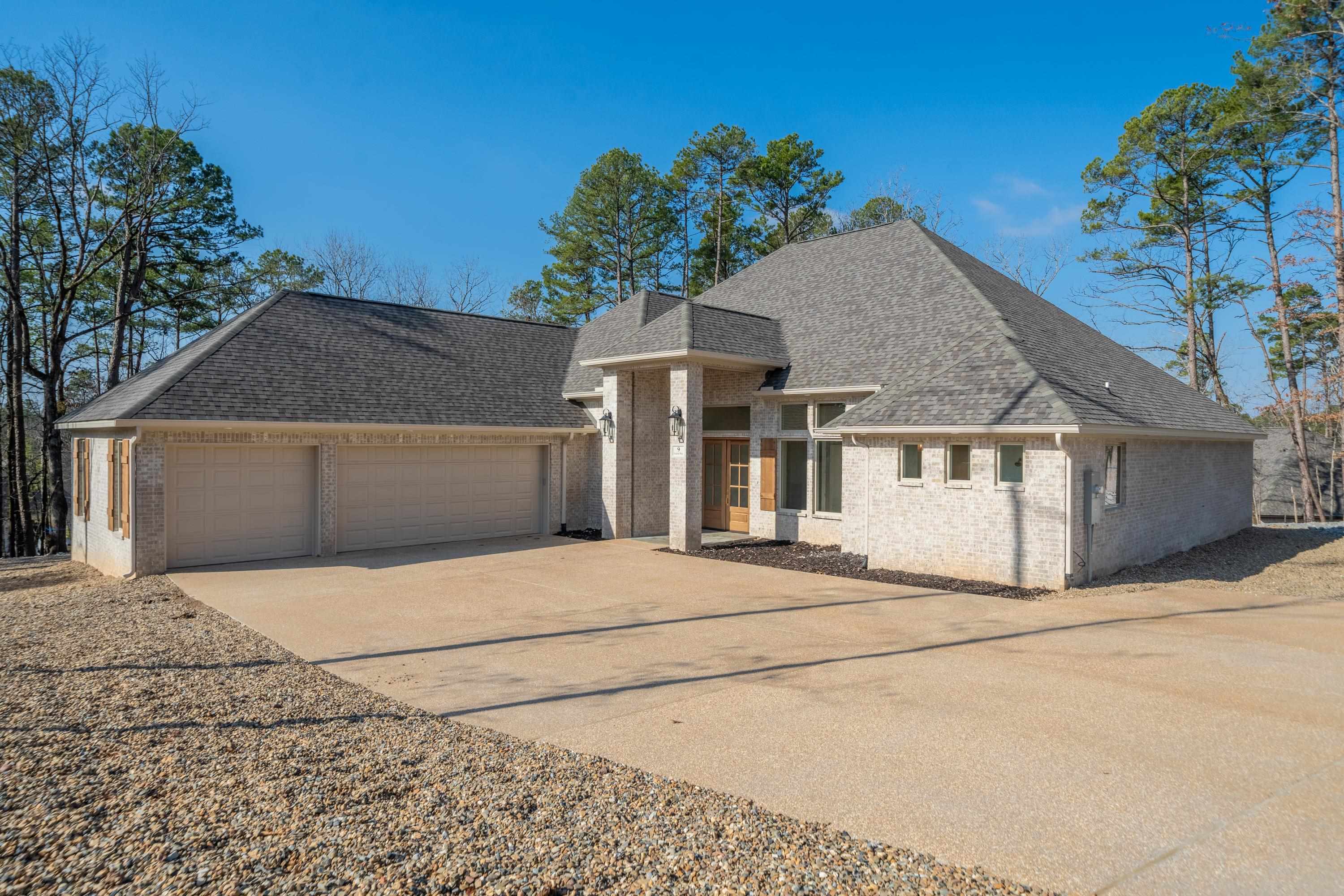 BUILDER WILL PAY DIAMANTE CLUB DUES FOR 3 YEARS, A $30,000.00 VALUE. A great combination, Diamante's award- winning golf course ranked in the top three in the state and award-winning Carriage Homes 7- time homebuilder of the year in HSV. picture yourself living in the largest gated community in the U.S. but even more living in a private Country Club in this community. Play golf every day and even invite your family and friends to play. They can play 3 rounds a month FREE! This 3BR,3 Full Bth, Study, 3Car Garage is one of our favorite plans. Come take a look and you can easily see why. Live on the golf course but enjoy your privacy in this one.