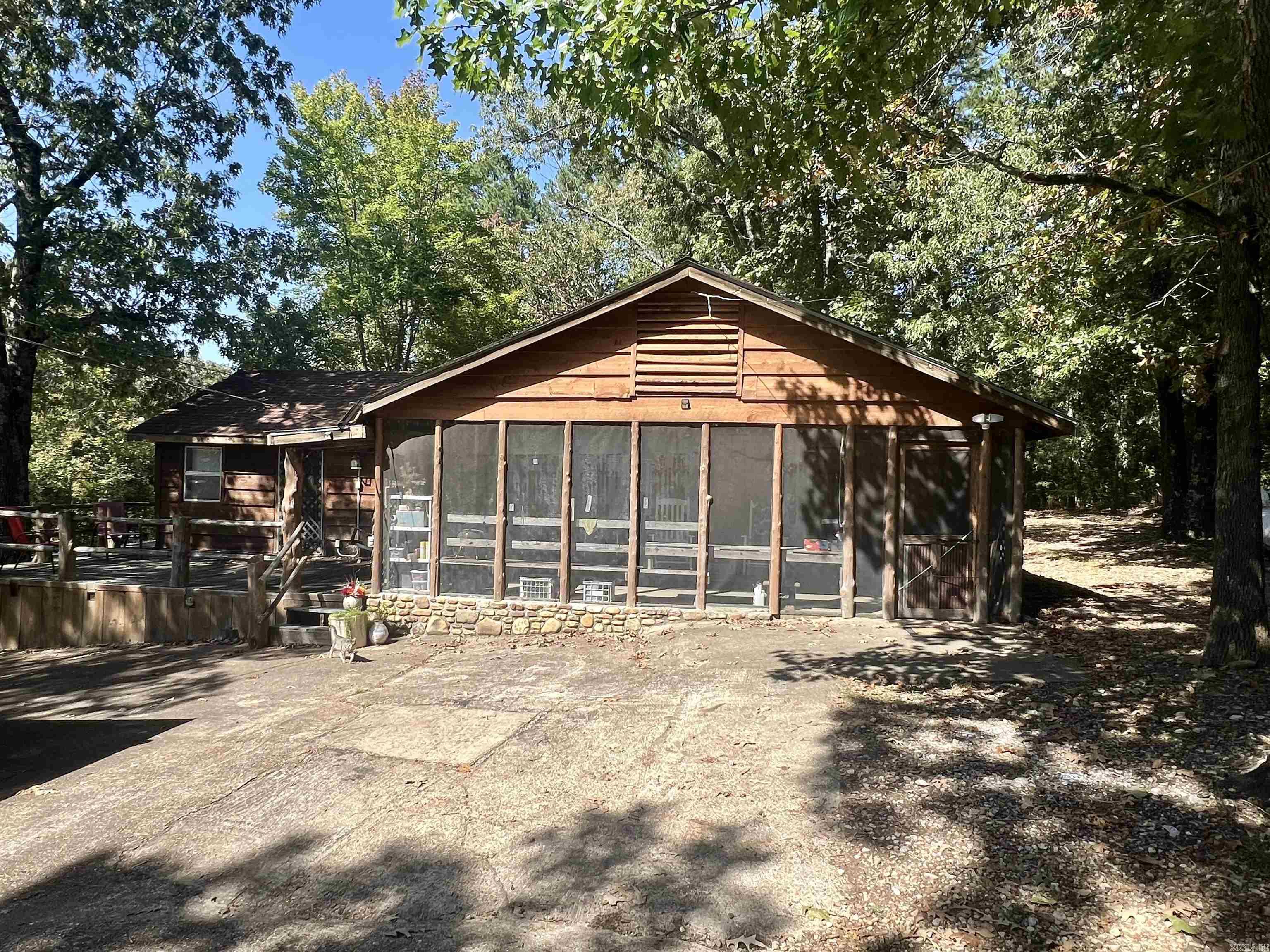 1-bedroom, 1-bathroom home, on 0.42 acres. Features a screened in porch, walk-in shower, kitchen island, and much more. No restrictions on this property, so the possibilities are endless. Would be a great primary residents, vacation rental, or monthly rental property. The property joins the National Forest, so would be the perfect location for anyone who enjoys, hiking, hunting, and exploring. Just a short drive away from Blanchard Springs Cavens, The Ozark Folk Center State Park, and the famous White River. Also, just a short drive from the town of Mountain View, and all the amenities the town has to offer, including shopping, restaurants, a movie theater, a drive-in theater, and much more. This is a must-see property, adventure awaits!