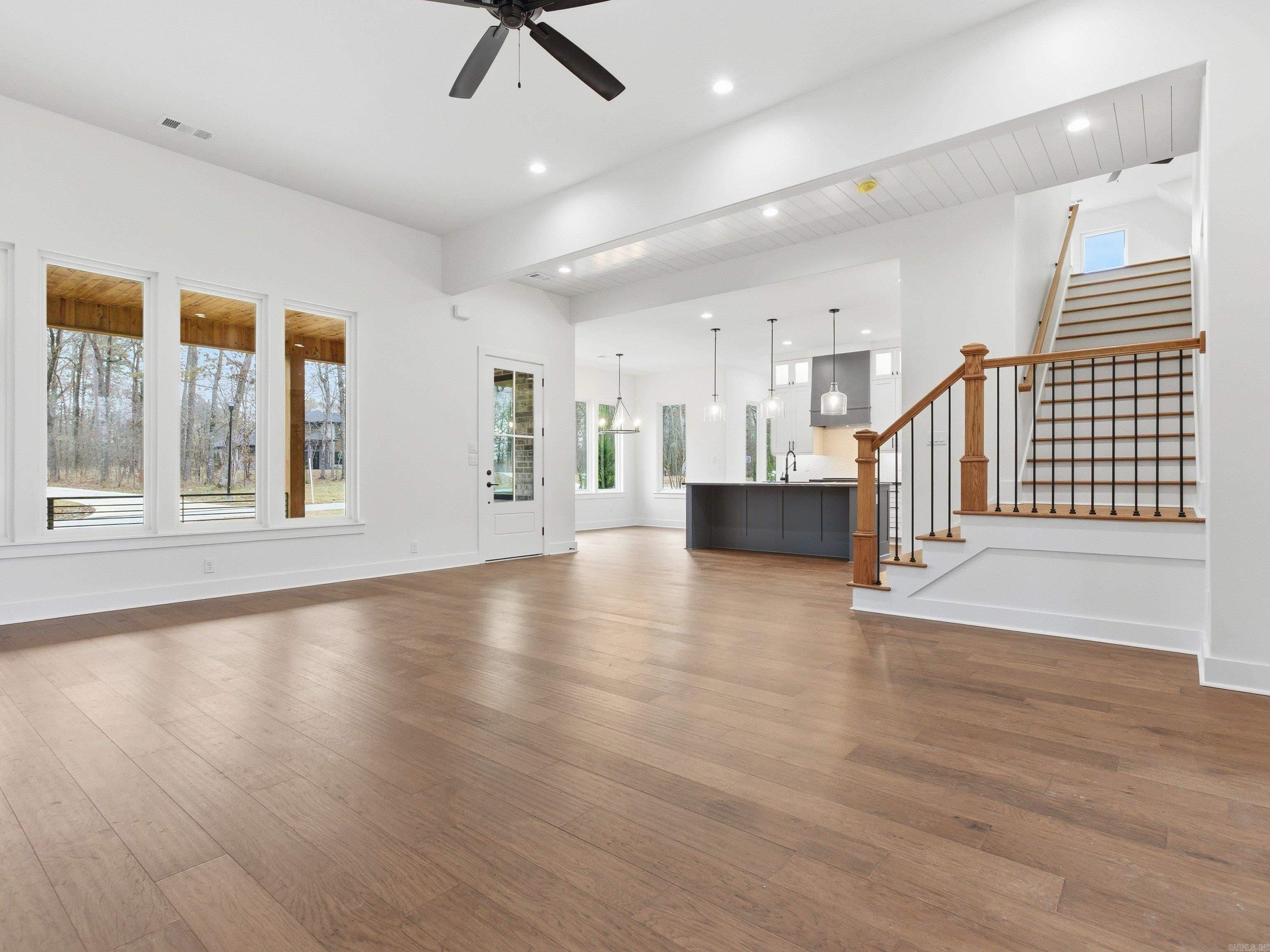 AVILLA MANOR - Residential