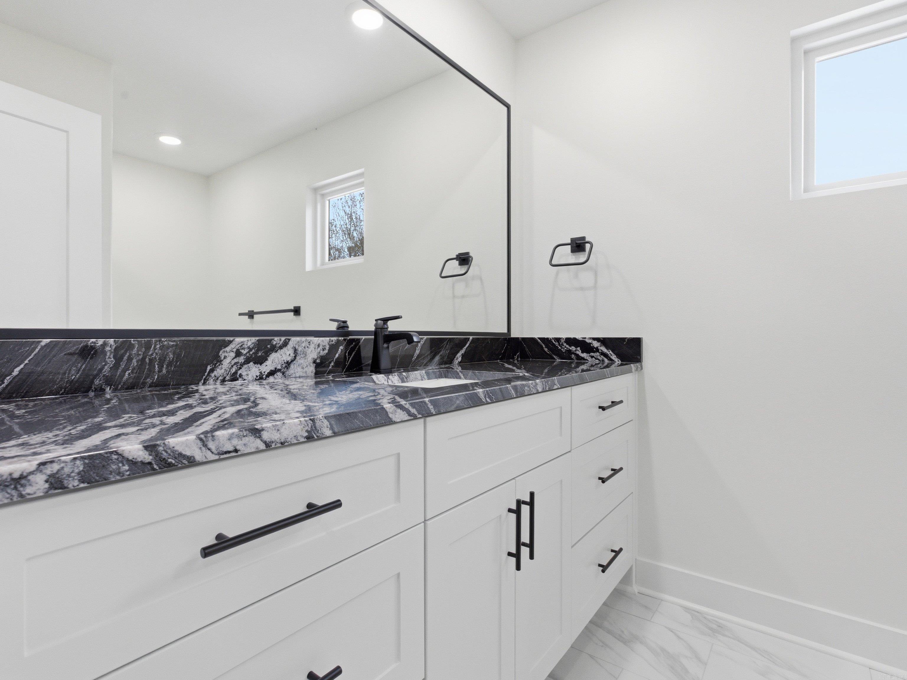 AVILLA MANOR - Residential