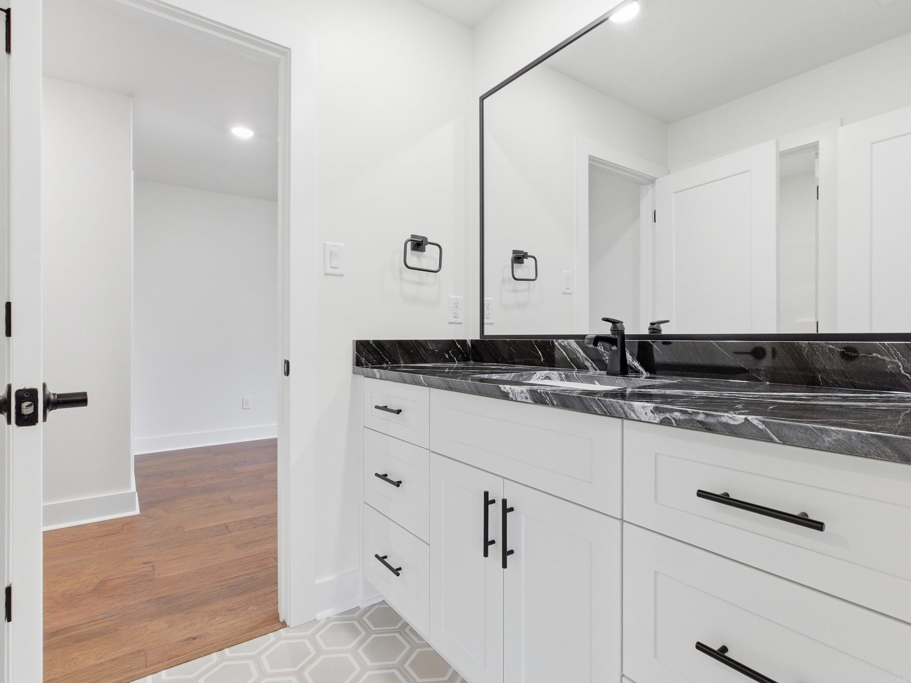 AVILLA MANOR - Residential