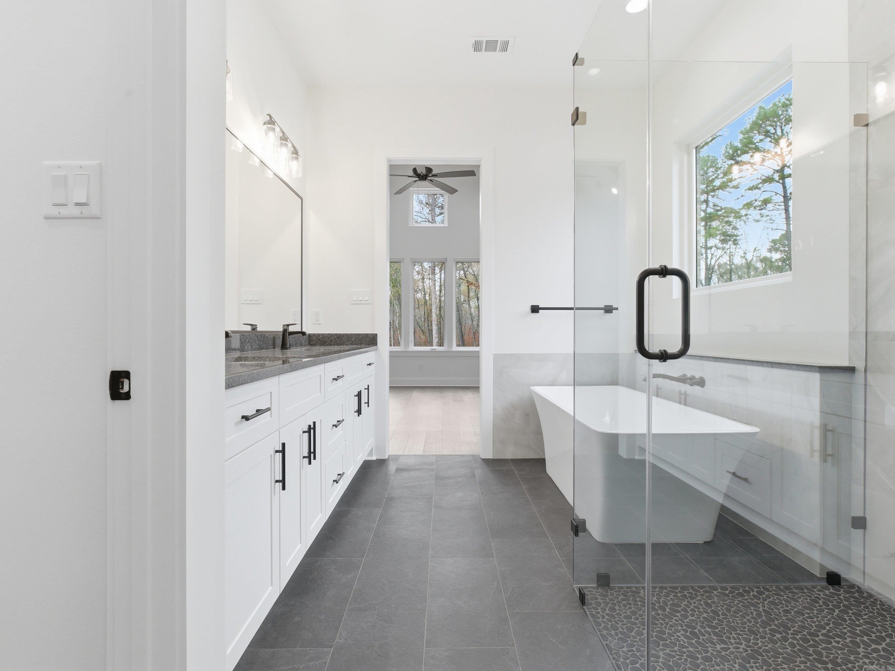 AVILLA MANOR - Residential