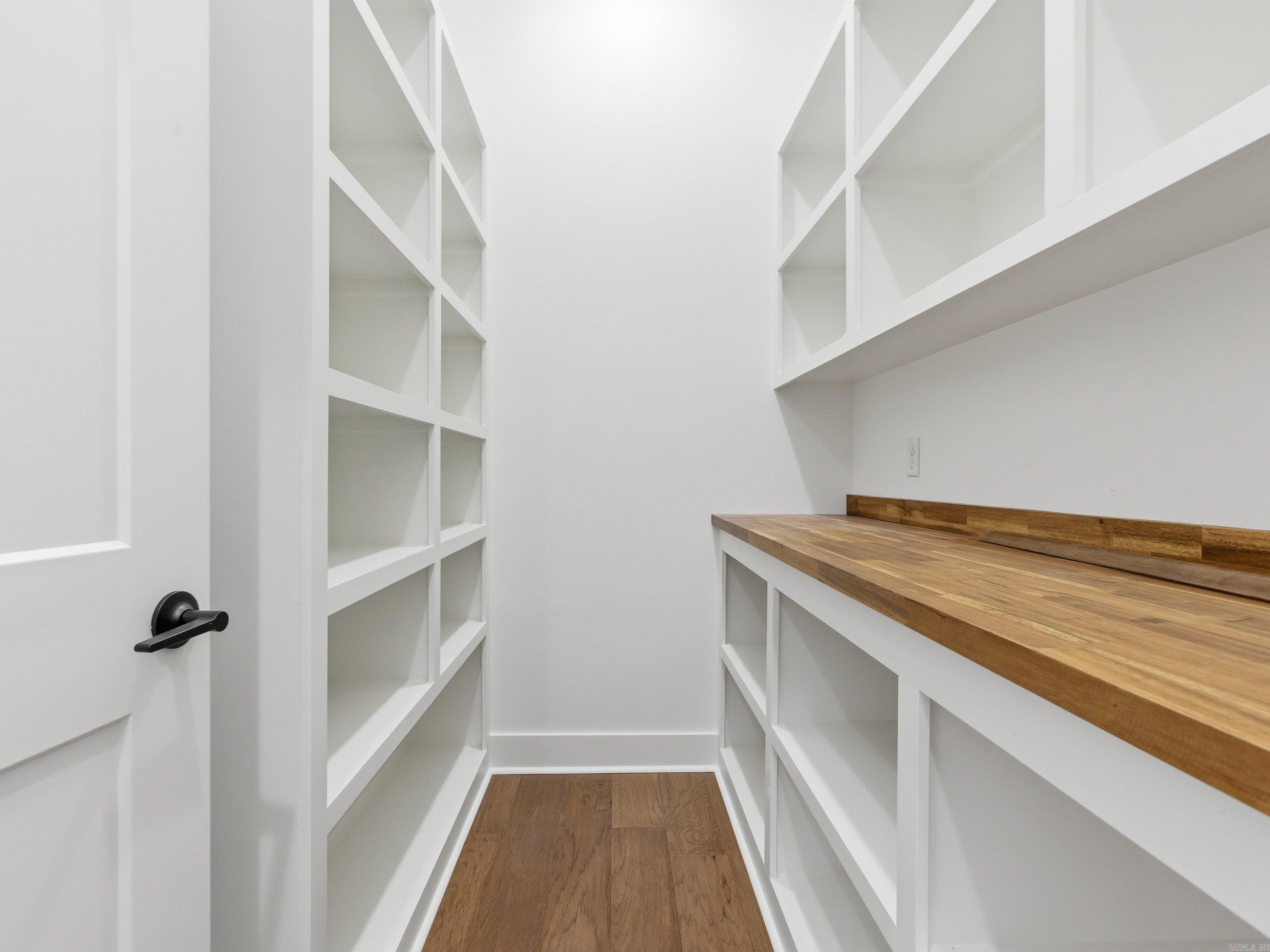 AVILLA MANOR - Residential