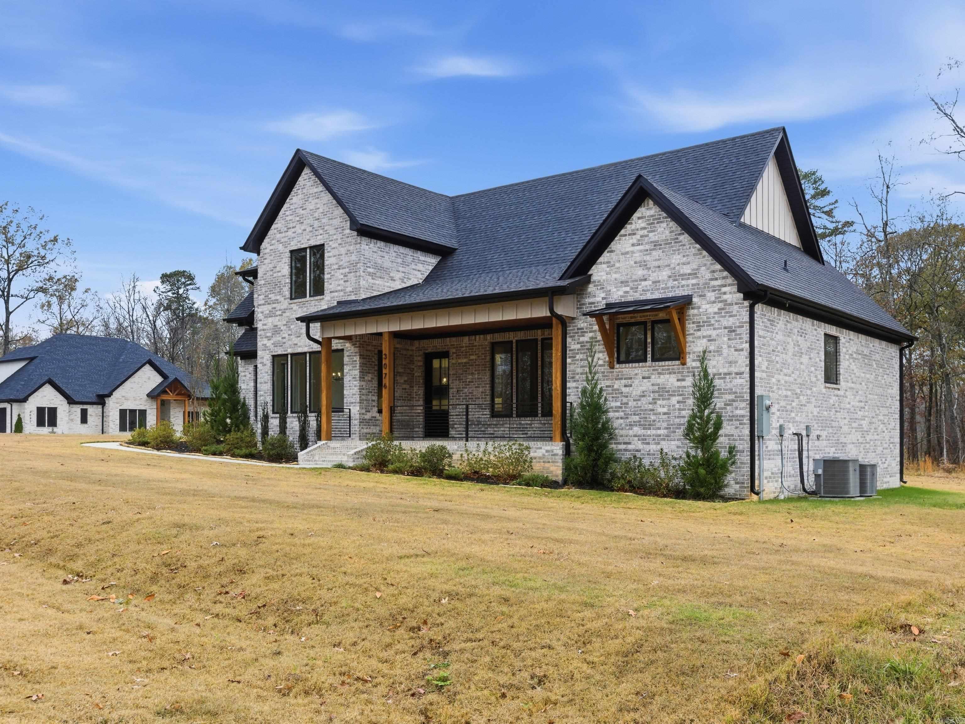 AVILLA MANOR - Residential