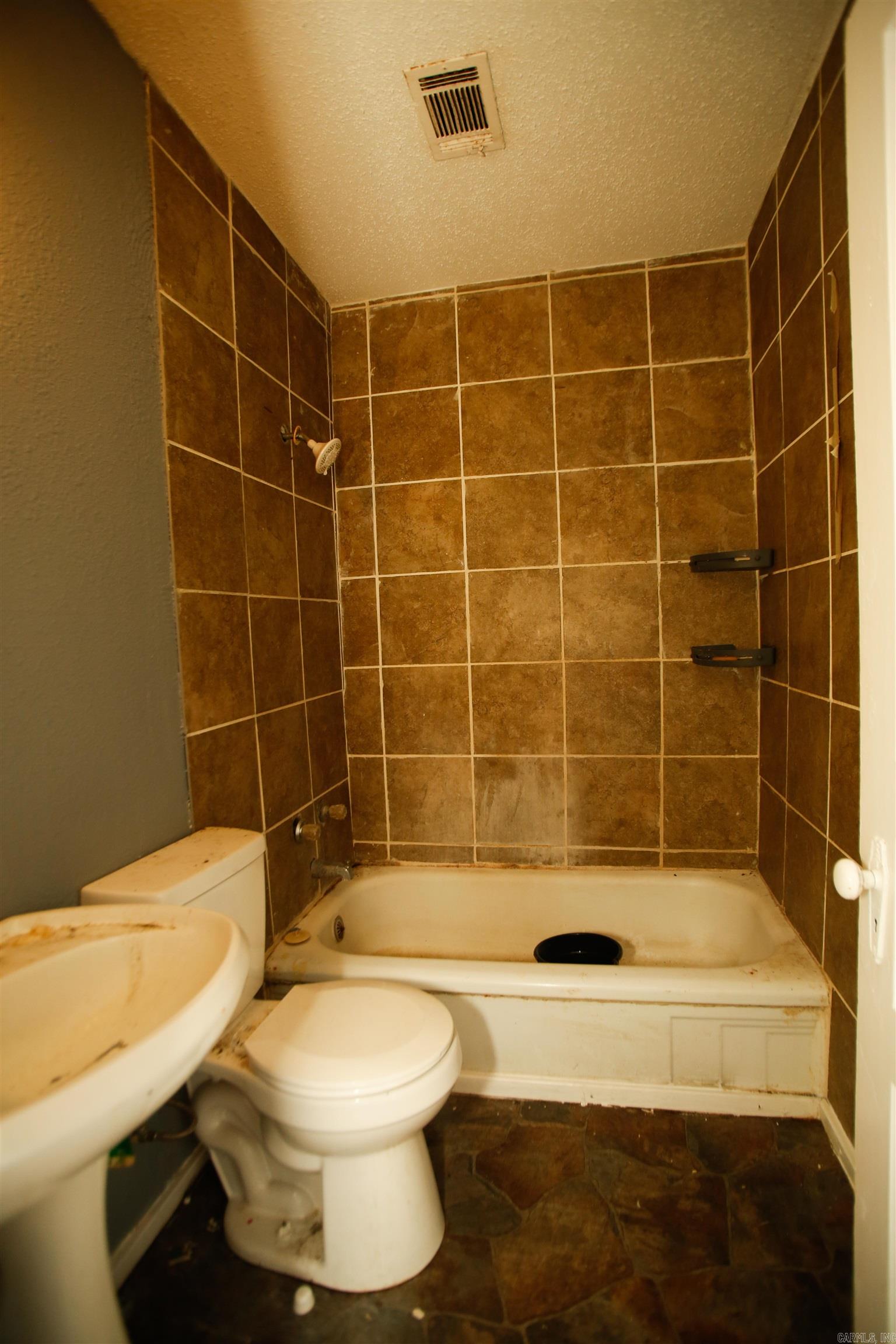 Austin & Taylor - Residential Lease