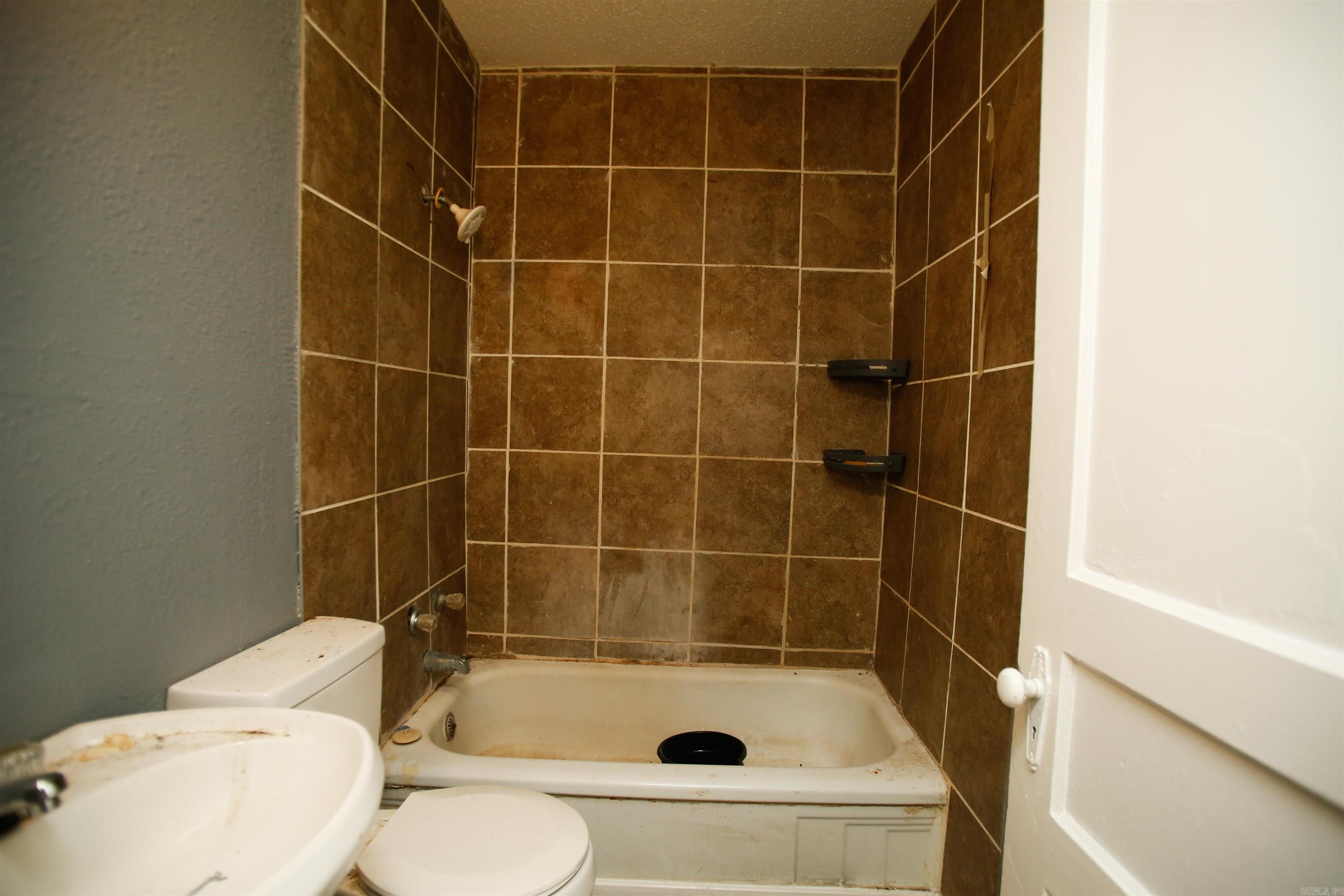 Austin & Taylor - Residential Lease