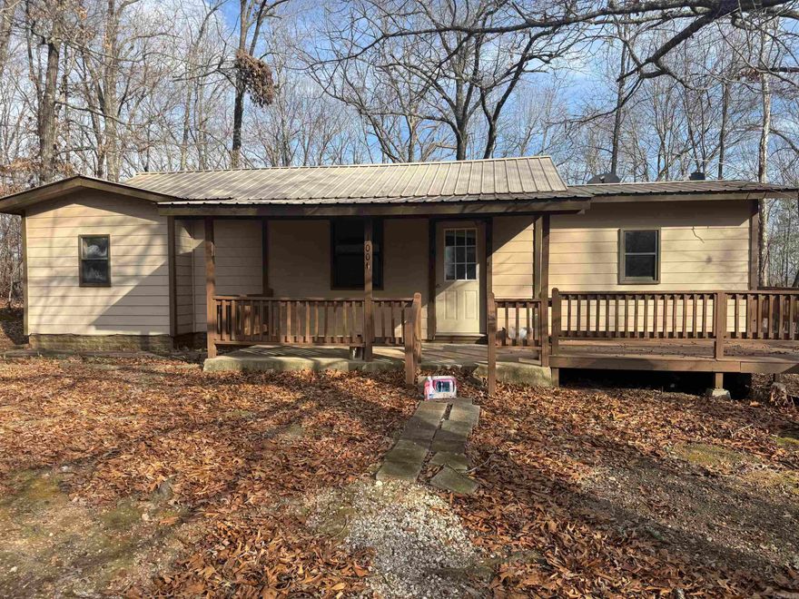 FANTASTIC LITTLE GET AWAY ON 5 PRIVATE ACRES JUST MIN. FROM DOWN TOWN AND RIVER . LOT GOLF COURSE 1 MILE AWAY ON SAME RD. SHOULD BE GREAT FOR WEEKEND RENTAL. HAS RV HOOK UP IN FRONT DRIVE ALSO