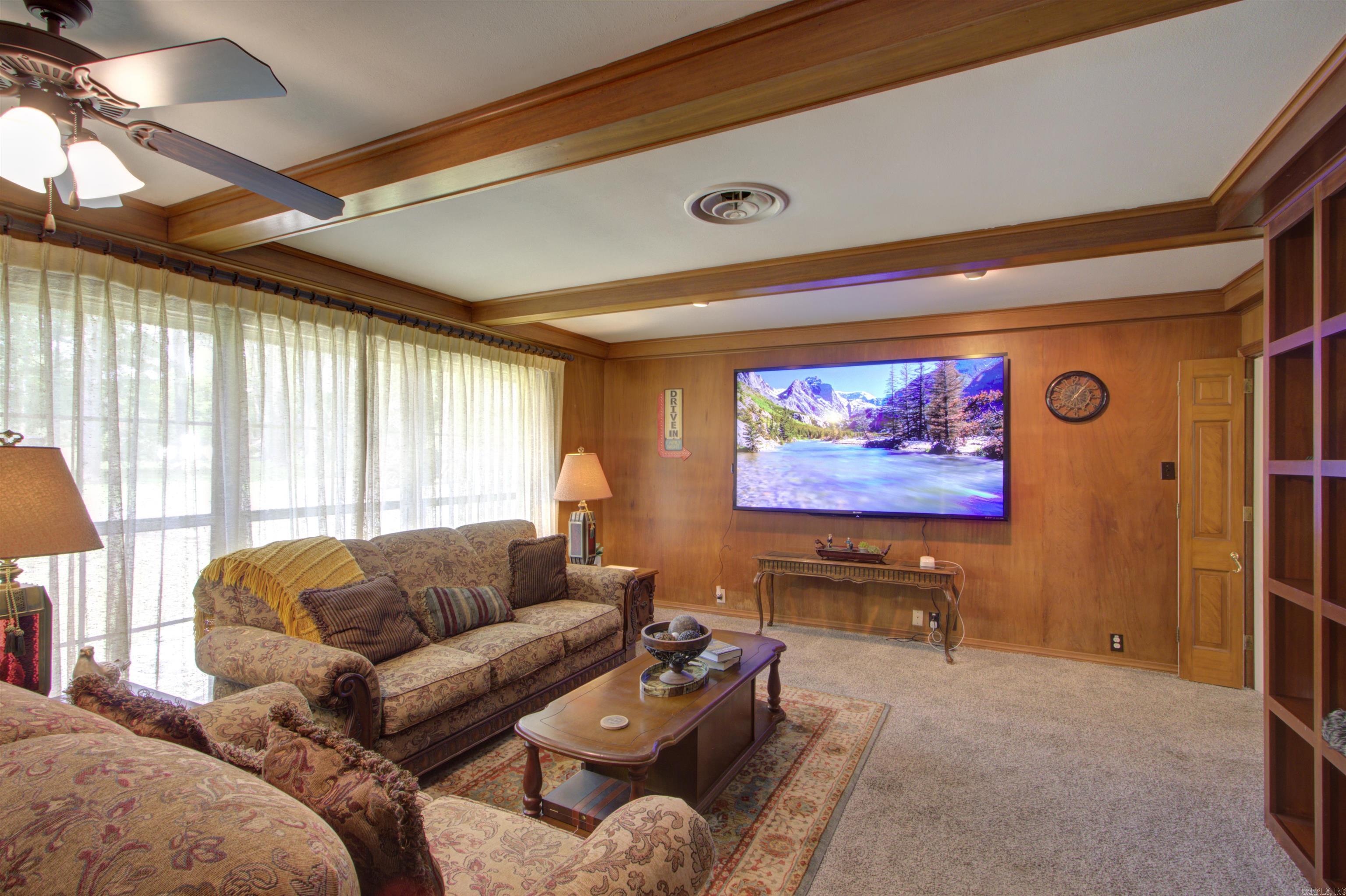 COUNTRY CLUB - Residential