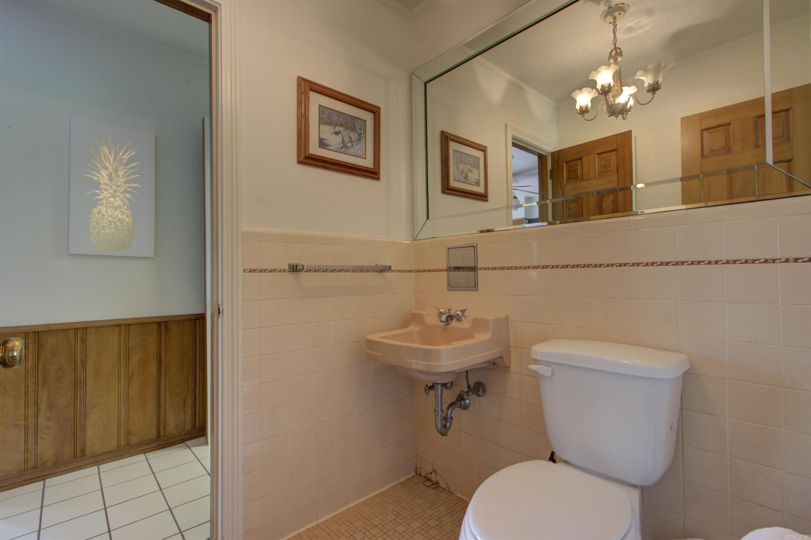 COUNTRY CLUB - Residential