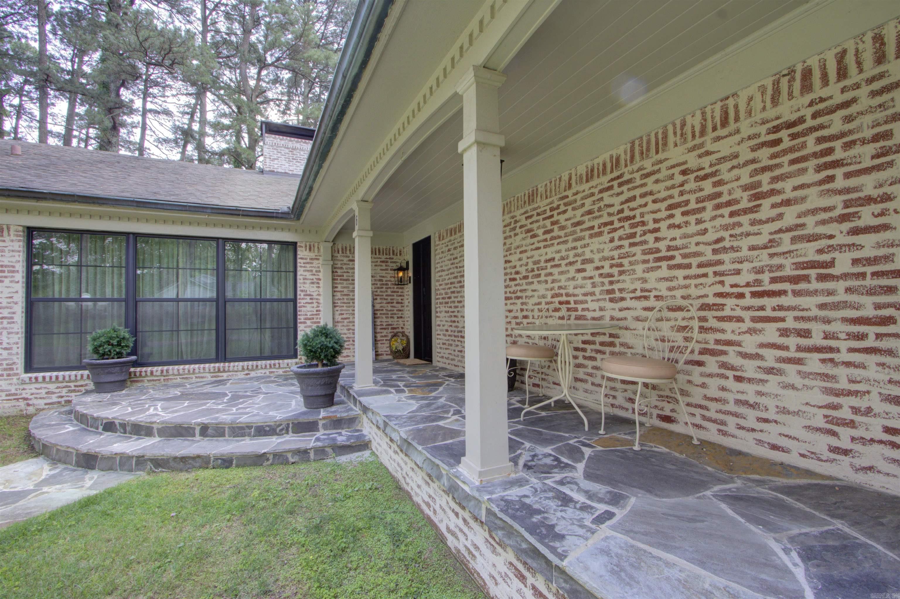 COUNTRY CLUB - Residential