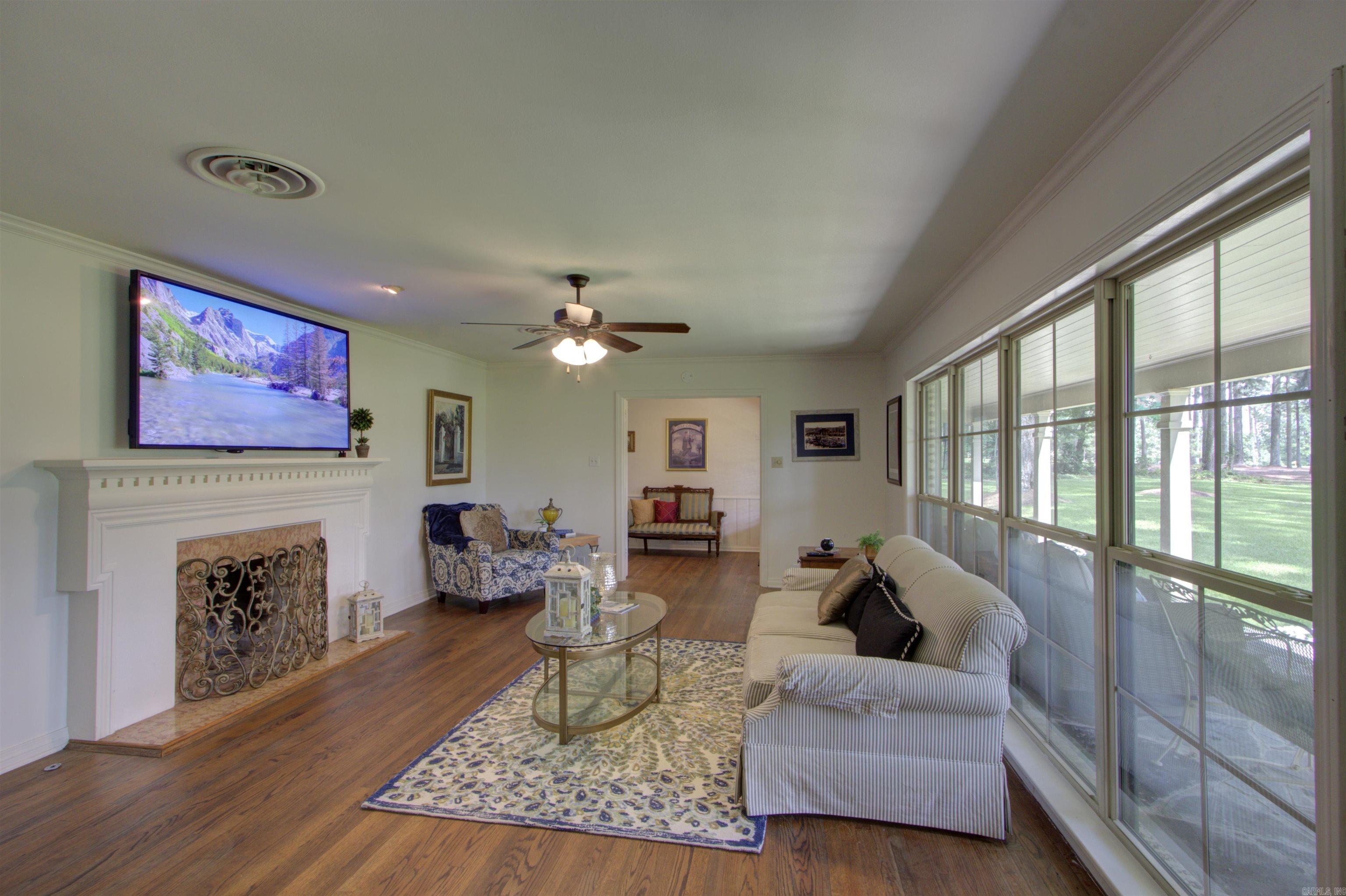 COUNTRY CLUB - Residential