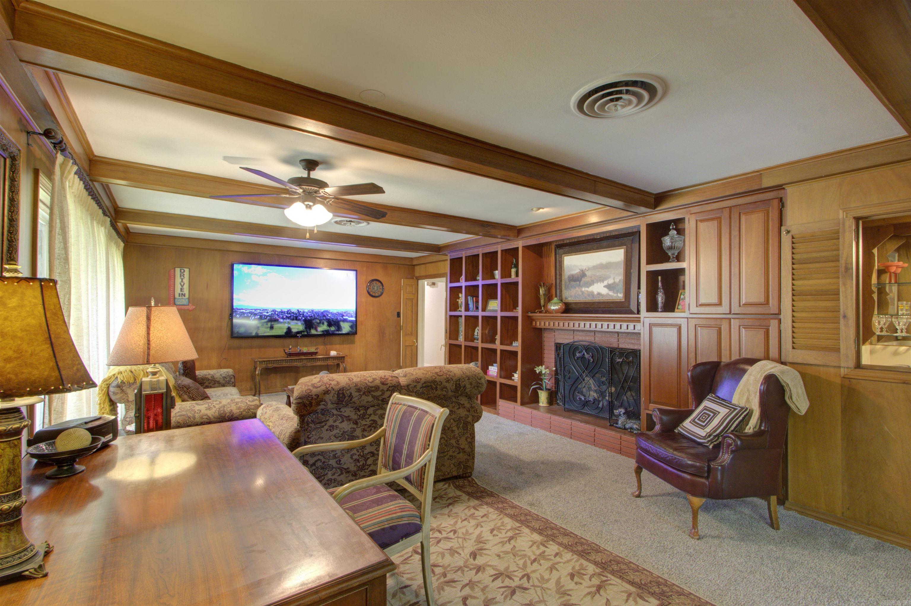 COUNTRY CLUB - Residential