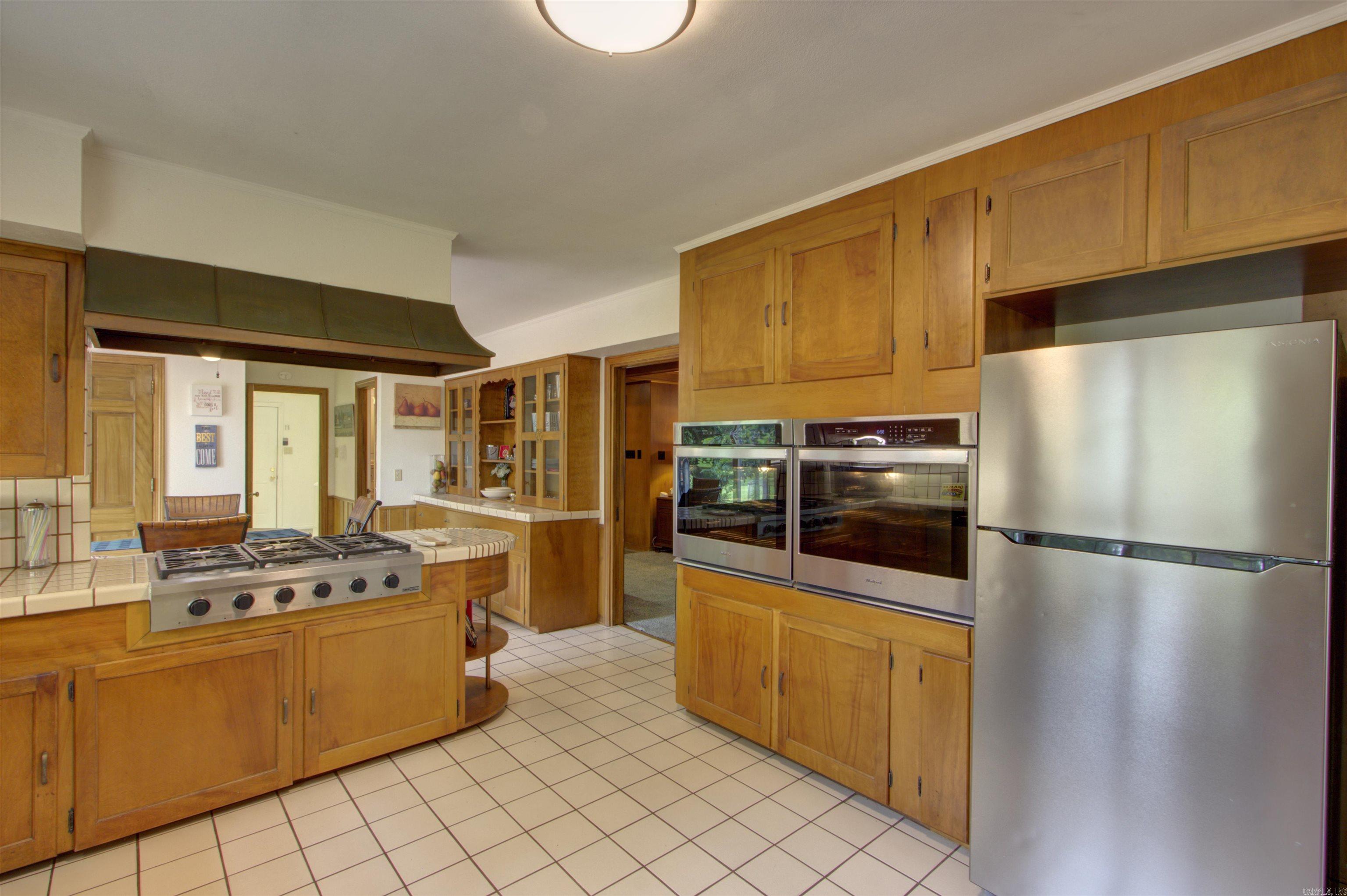 COUNTRY CLUB - Residential