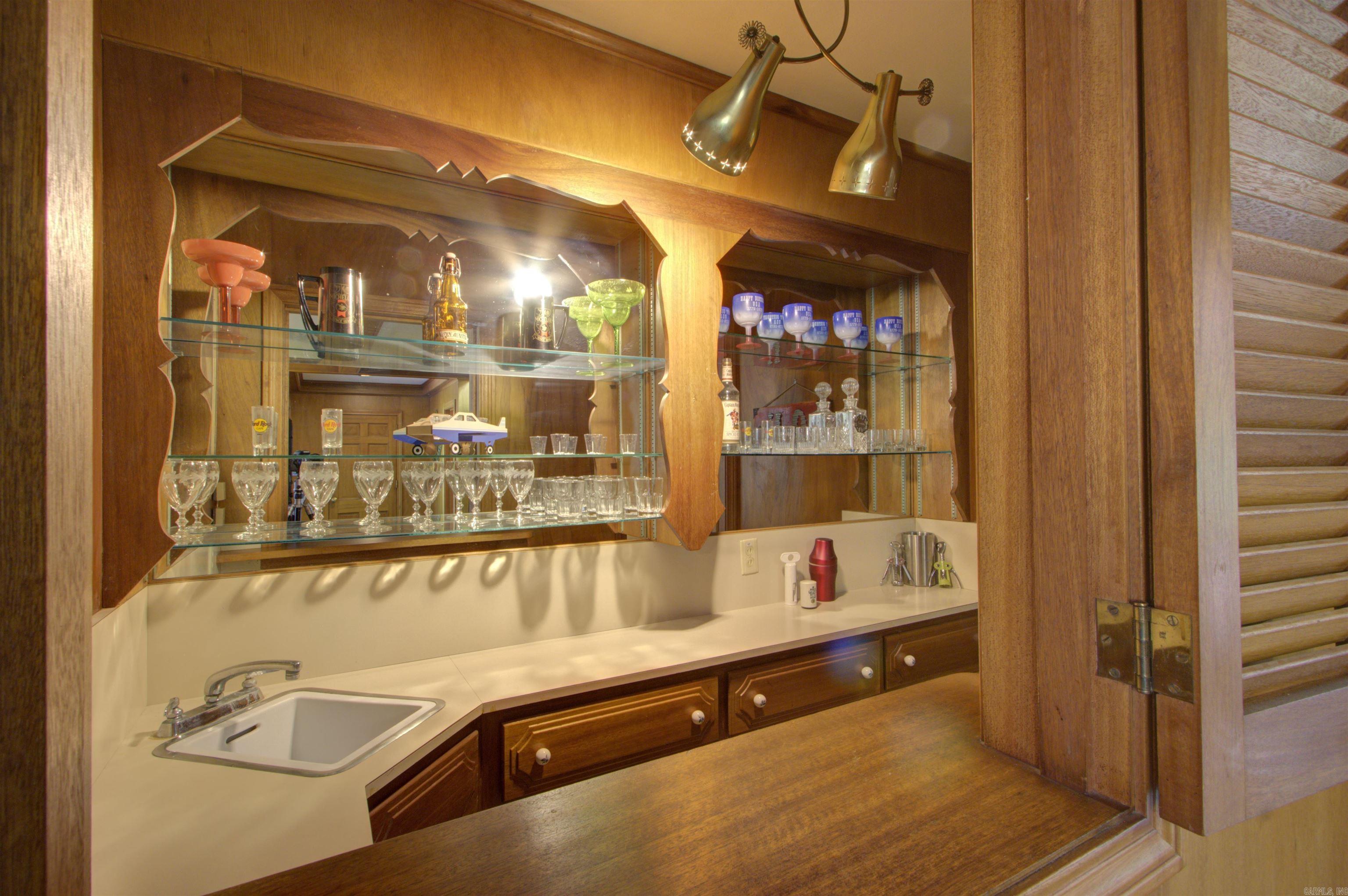 COUNTRY CLUB - Residential