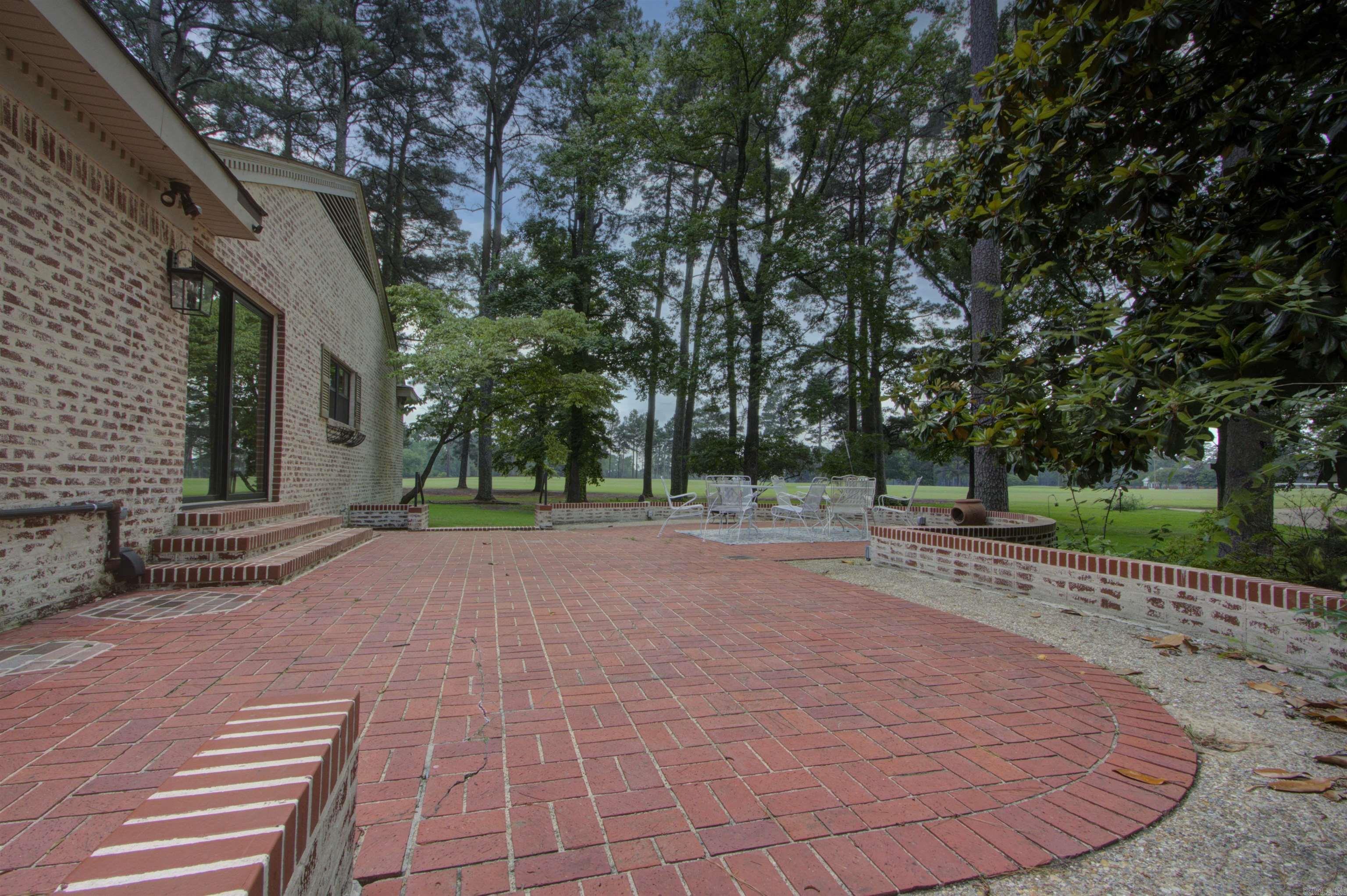 COUNTRY CLUB - Residential