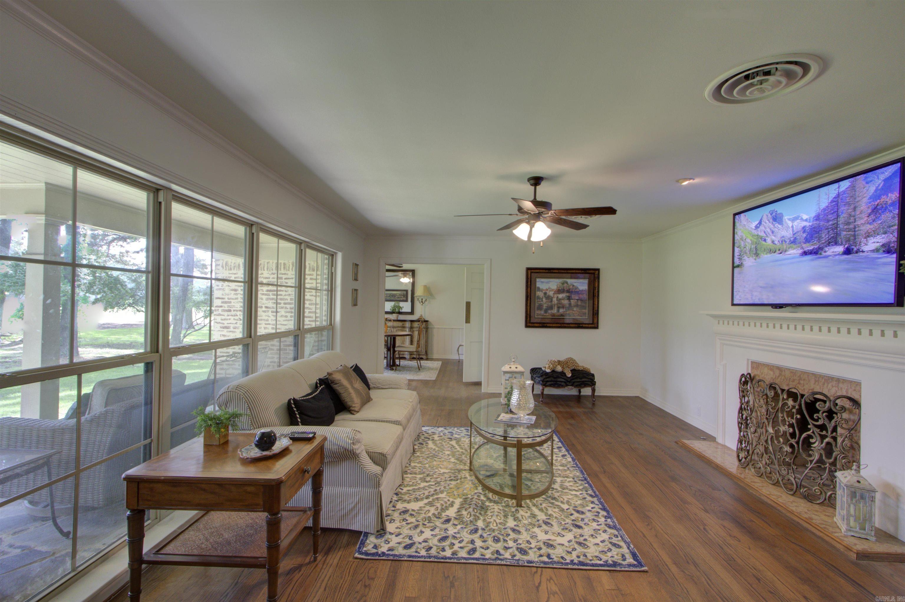 COUNTRY CLUB - Residential