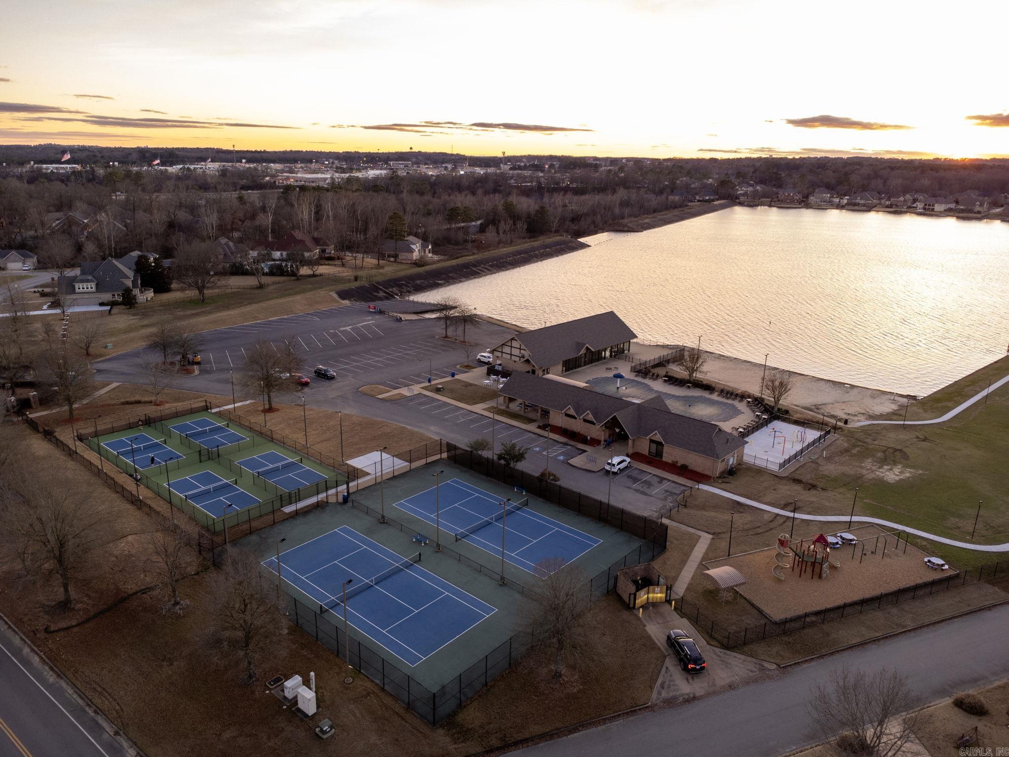 THE POINTE HURRICANE ESTATES - Residential
